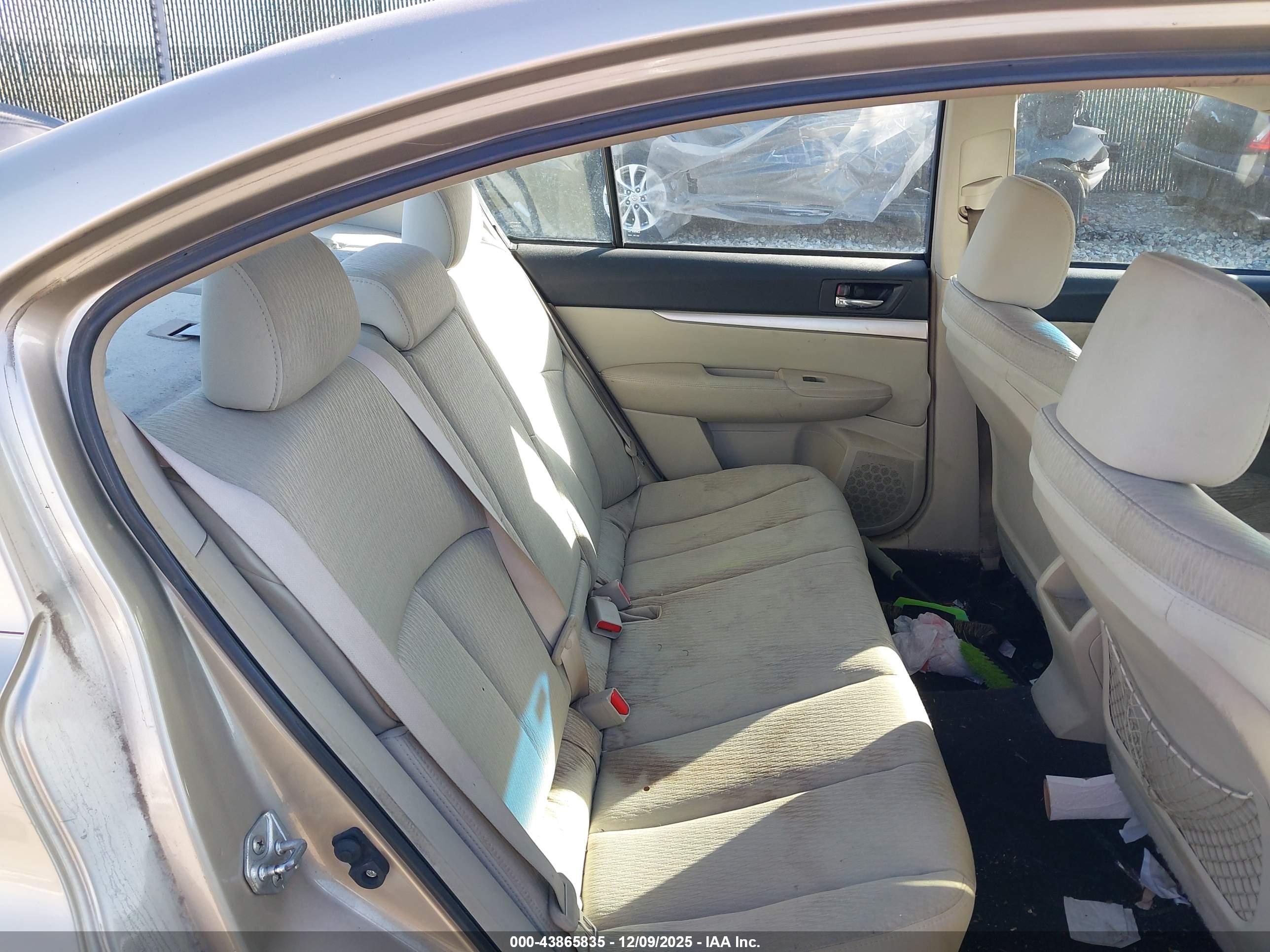 SUBARU LEGACY image 8
