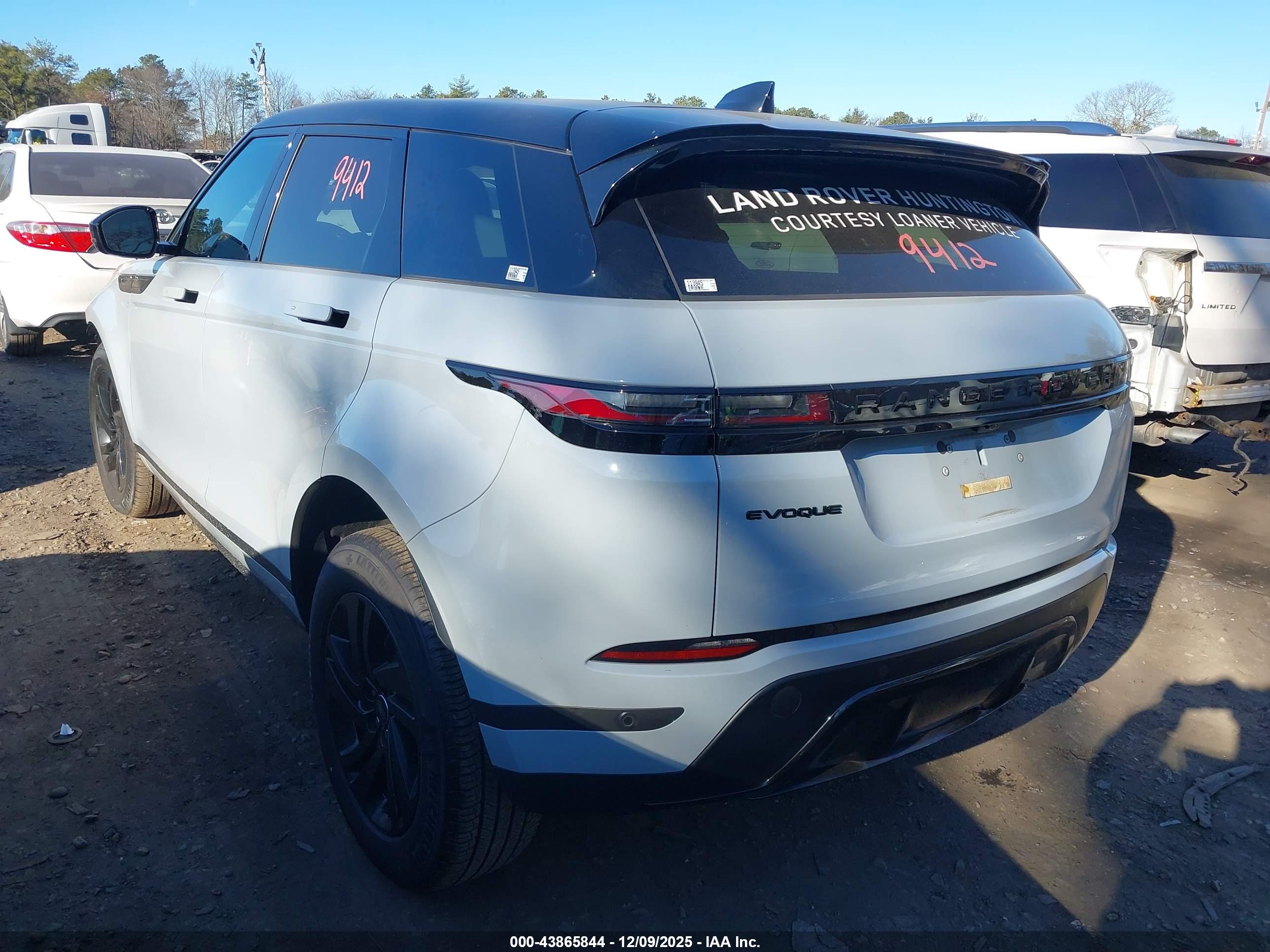 LAND ROVER image 3