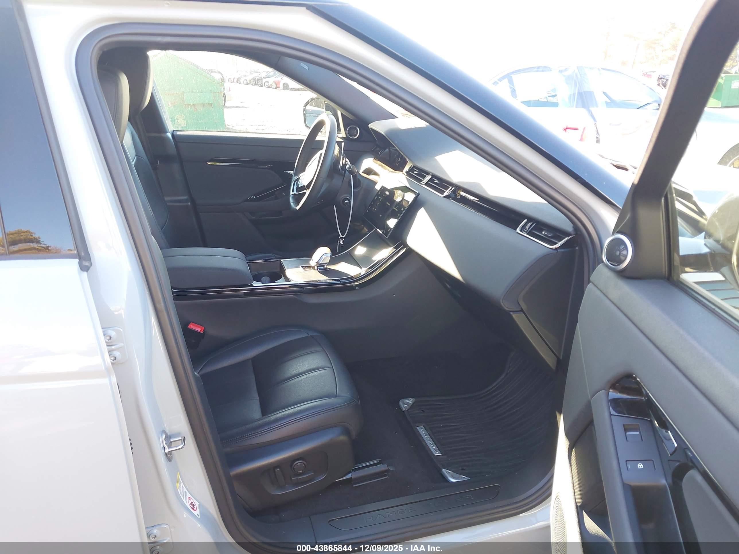 LAND ROVER image 5