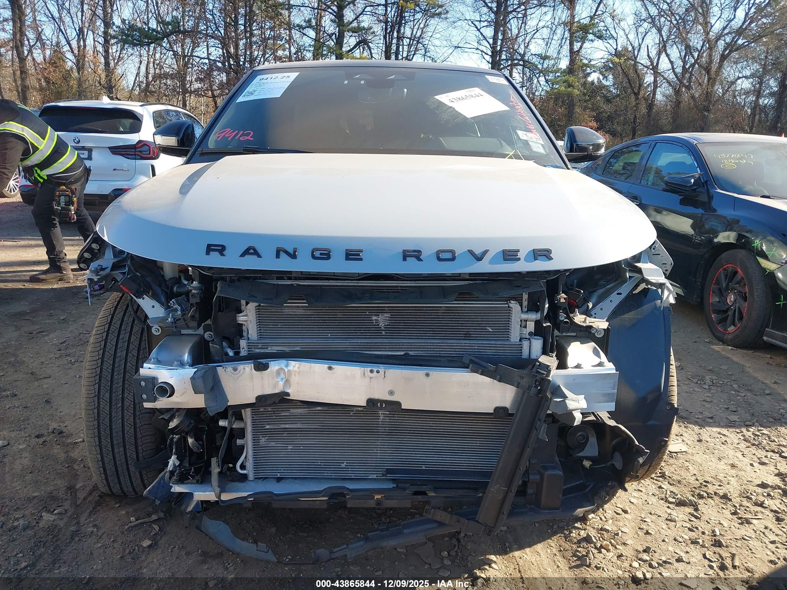 LAND ROVER image 6