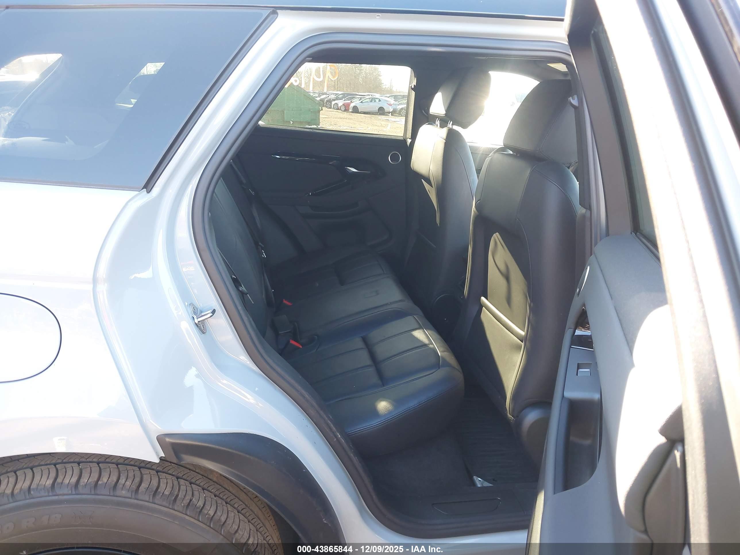 LAND ROVER image 8