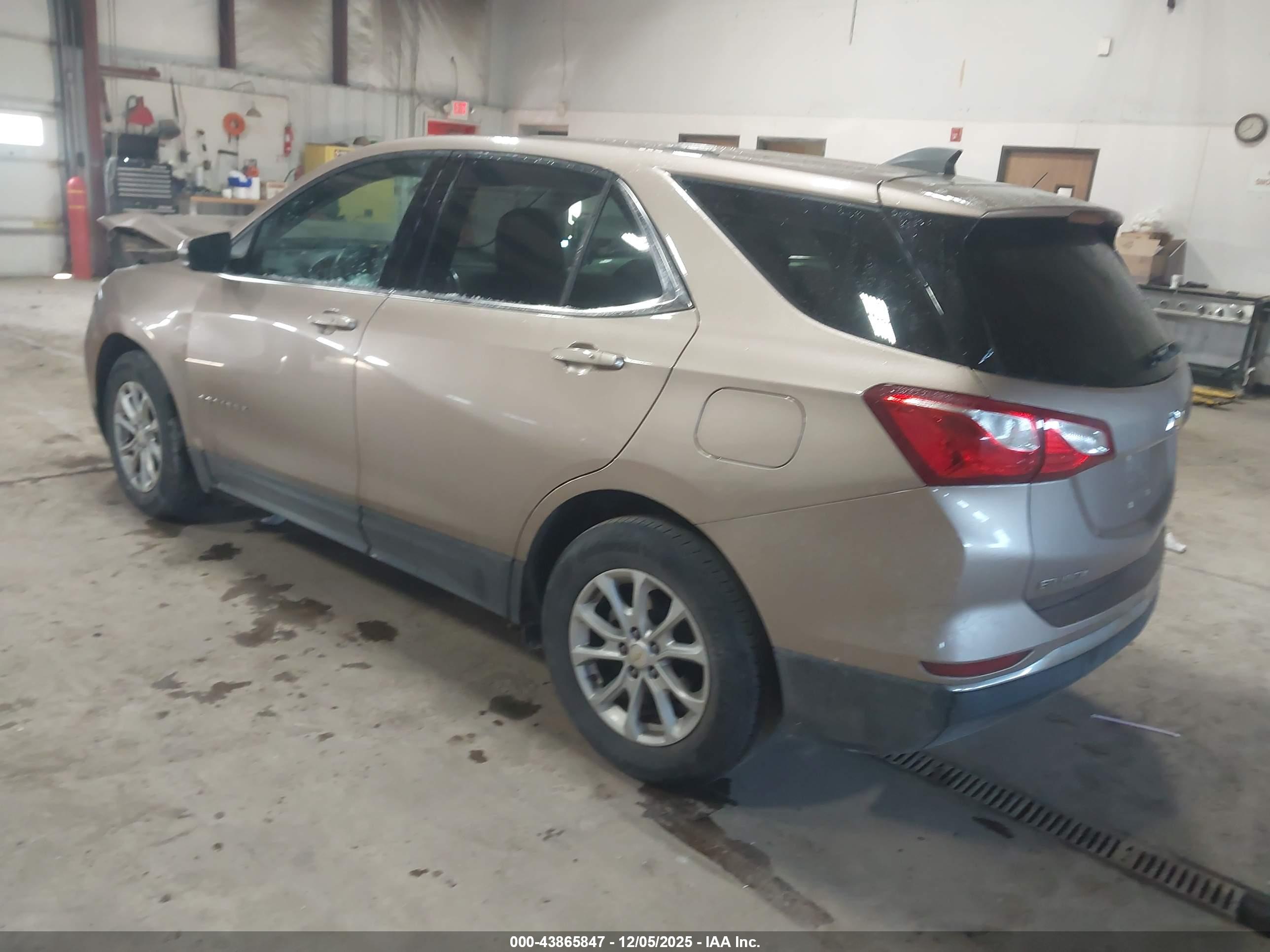 CHEVROLET EQUINOX image 3