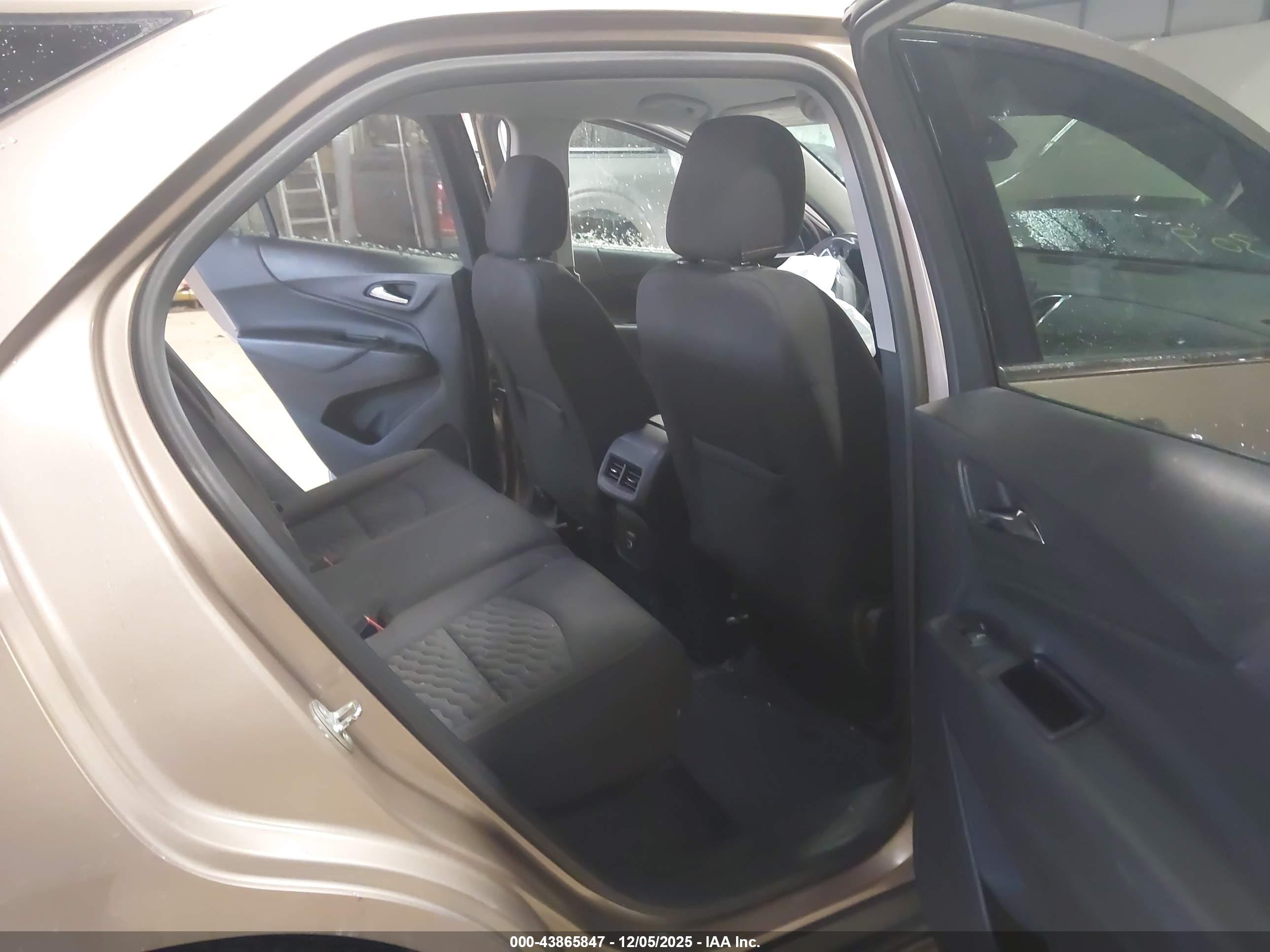CHEVROLET EQUINOX image 8