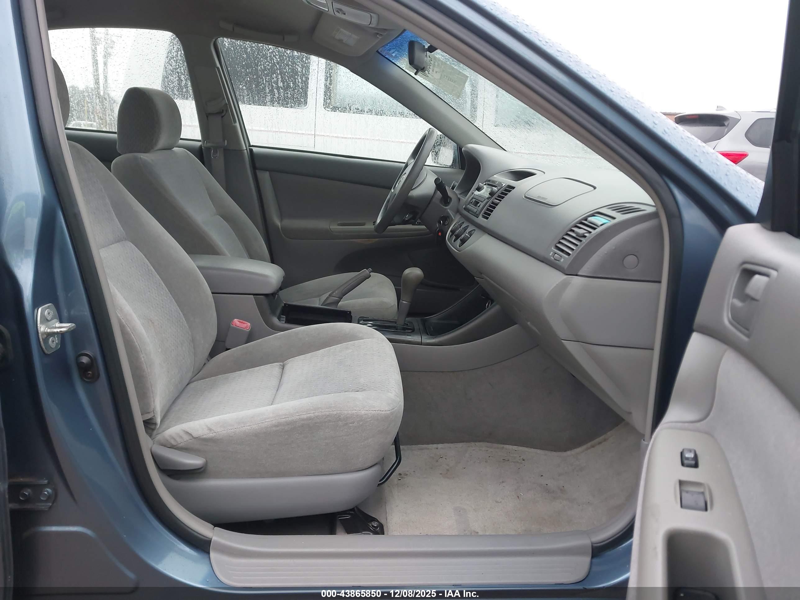 TOYOTA CAMRY image 5