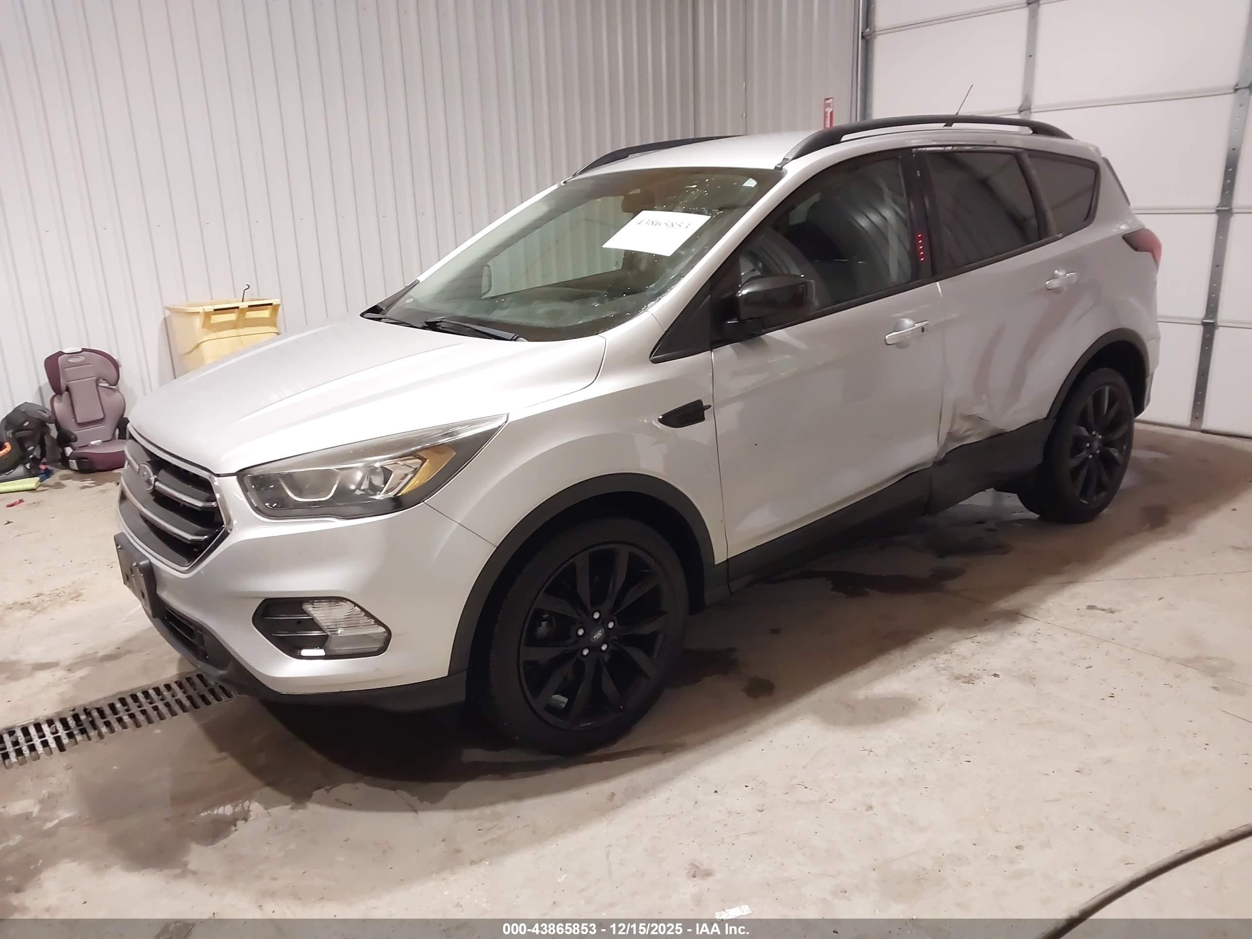 FORD ESCAPE image 2