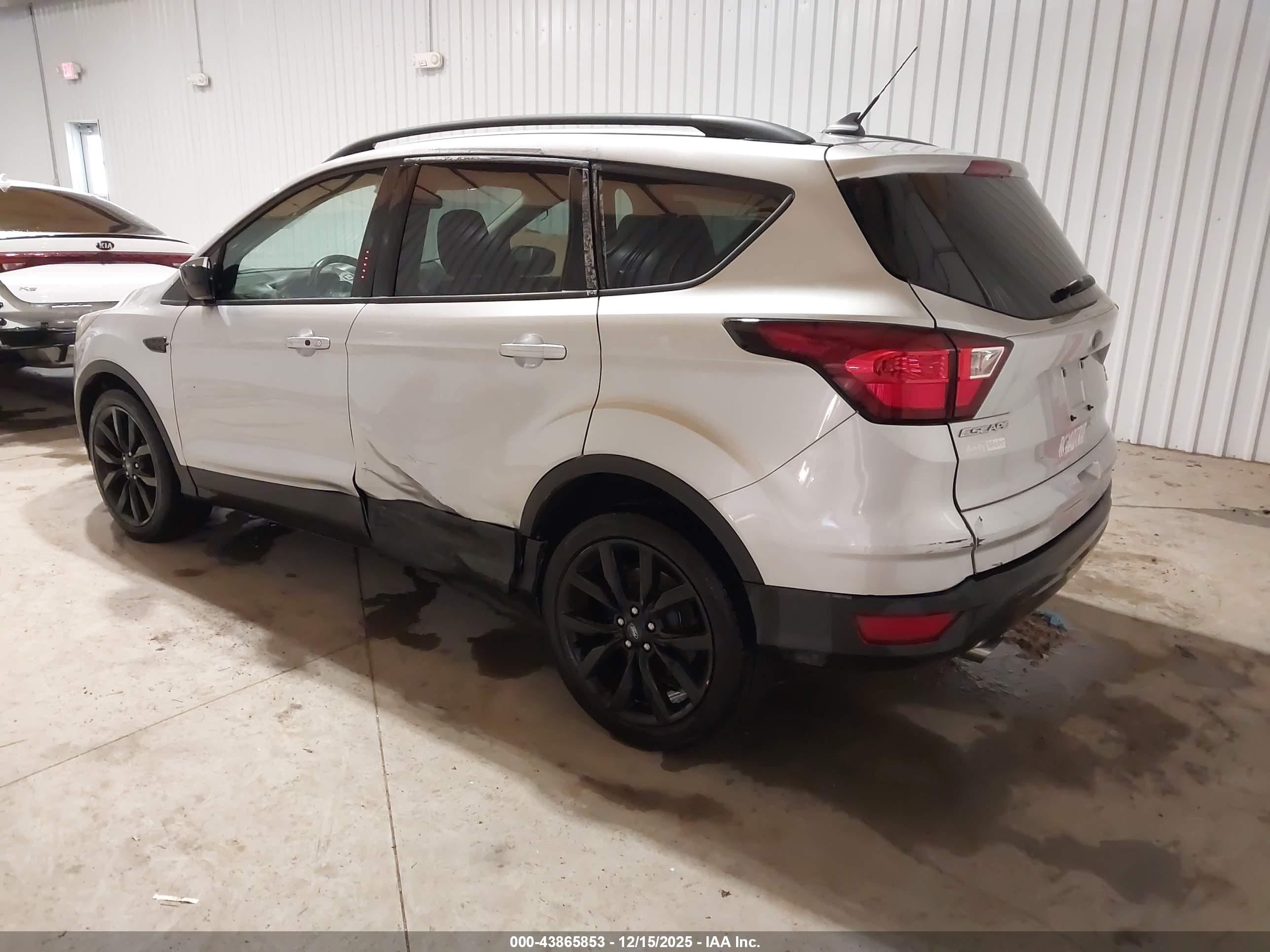 FORD ESCAPE image 3