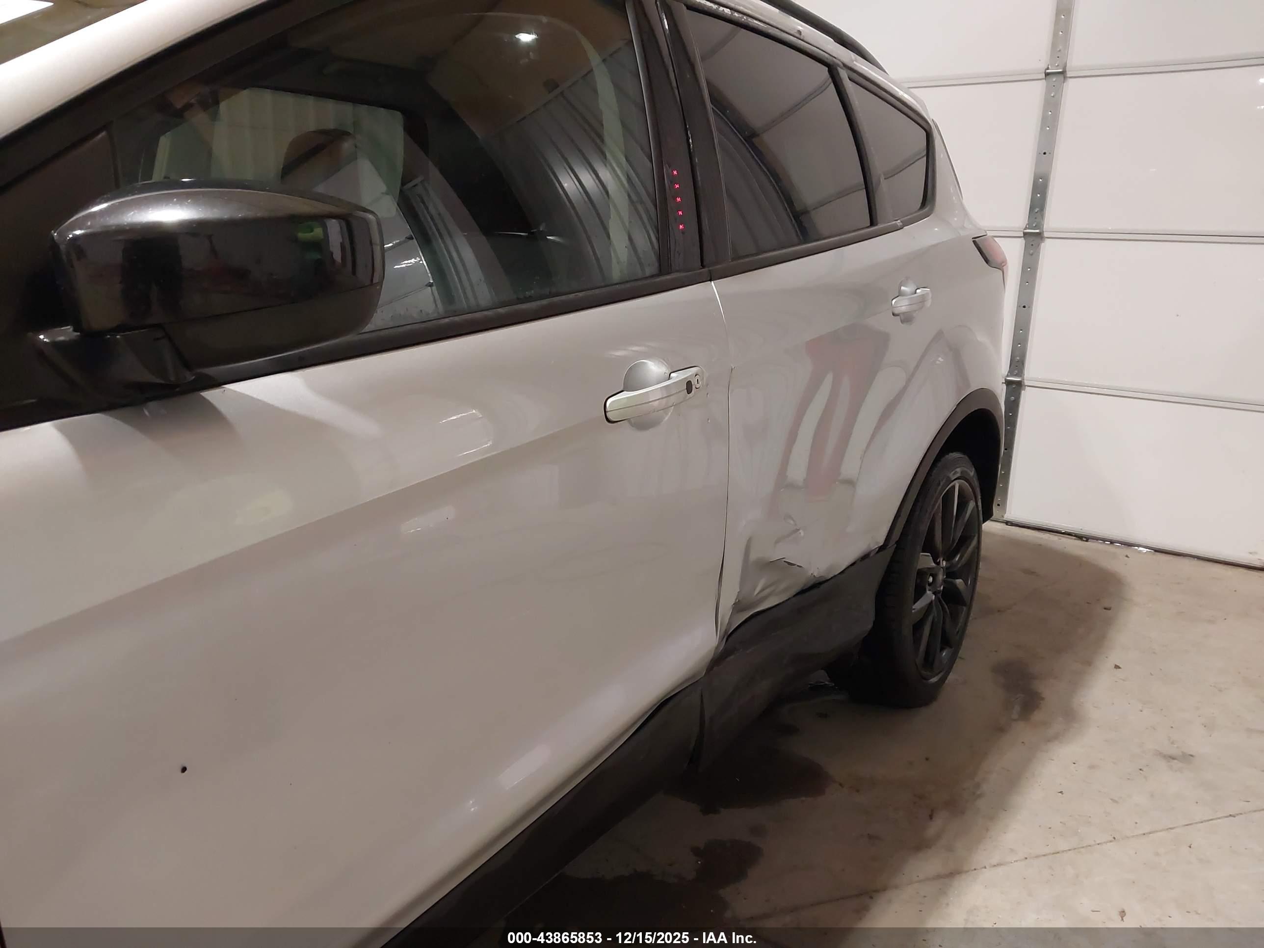 FORD ESCAPE image 6