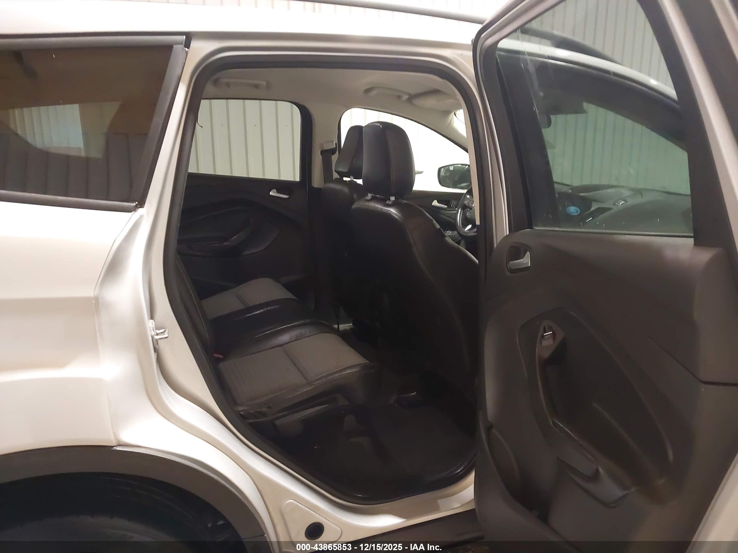 FORD ESCAPE image 8