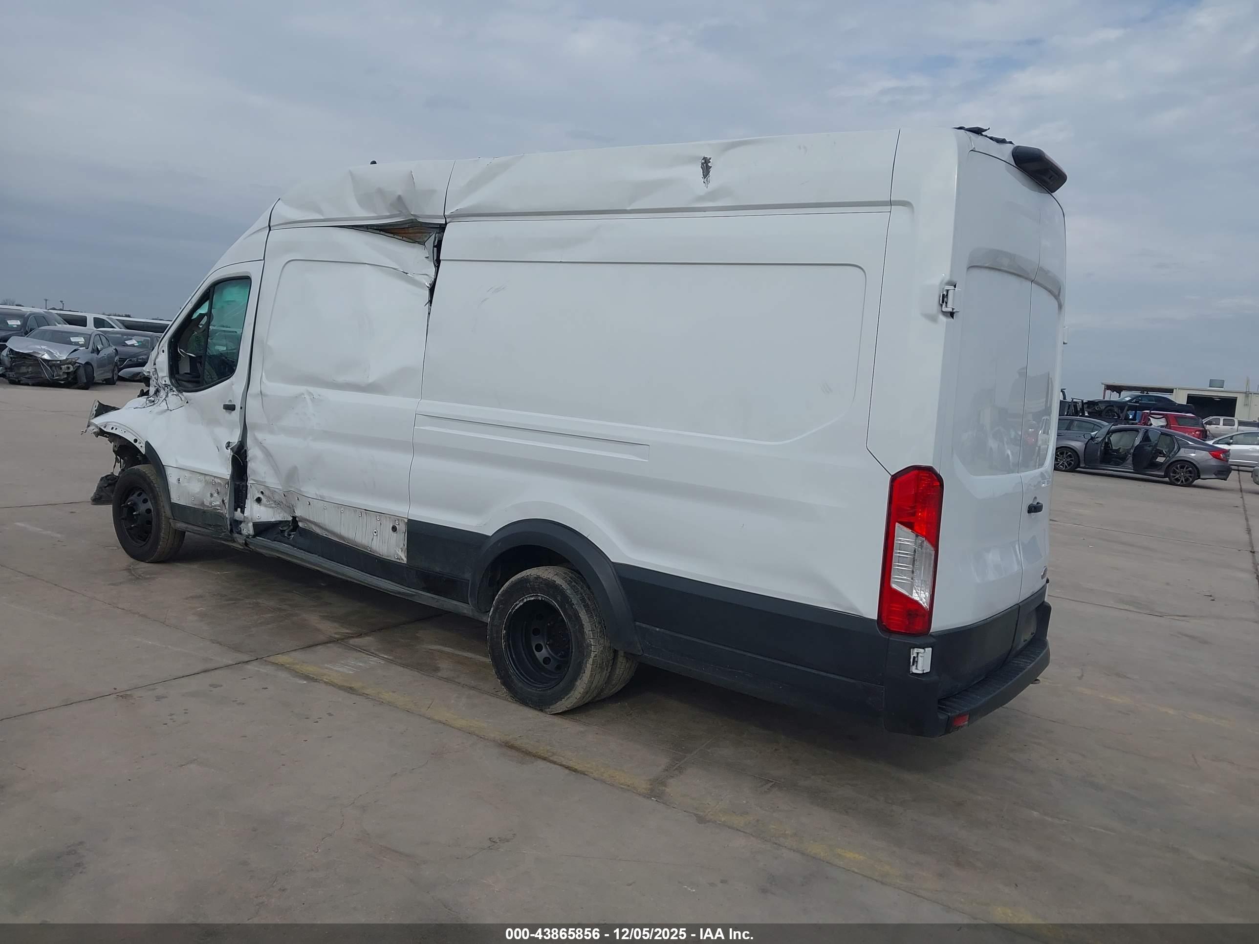 FORD TRANSIT-350 image 3