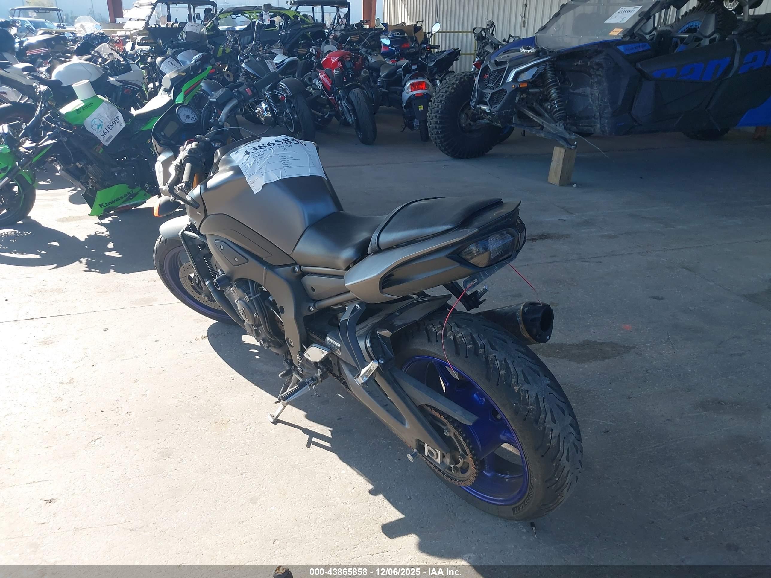 YAMAHA FZ8 image 3