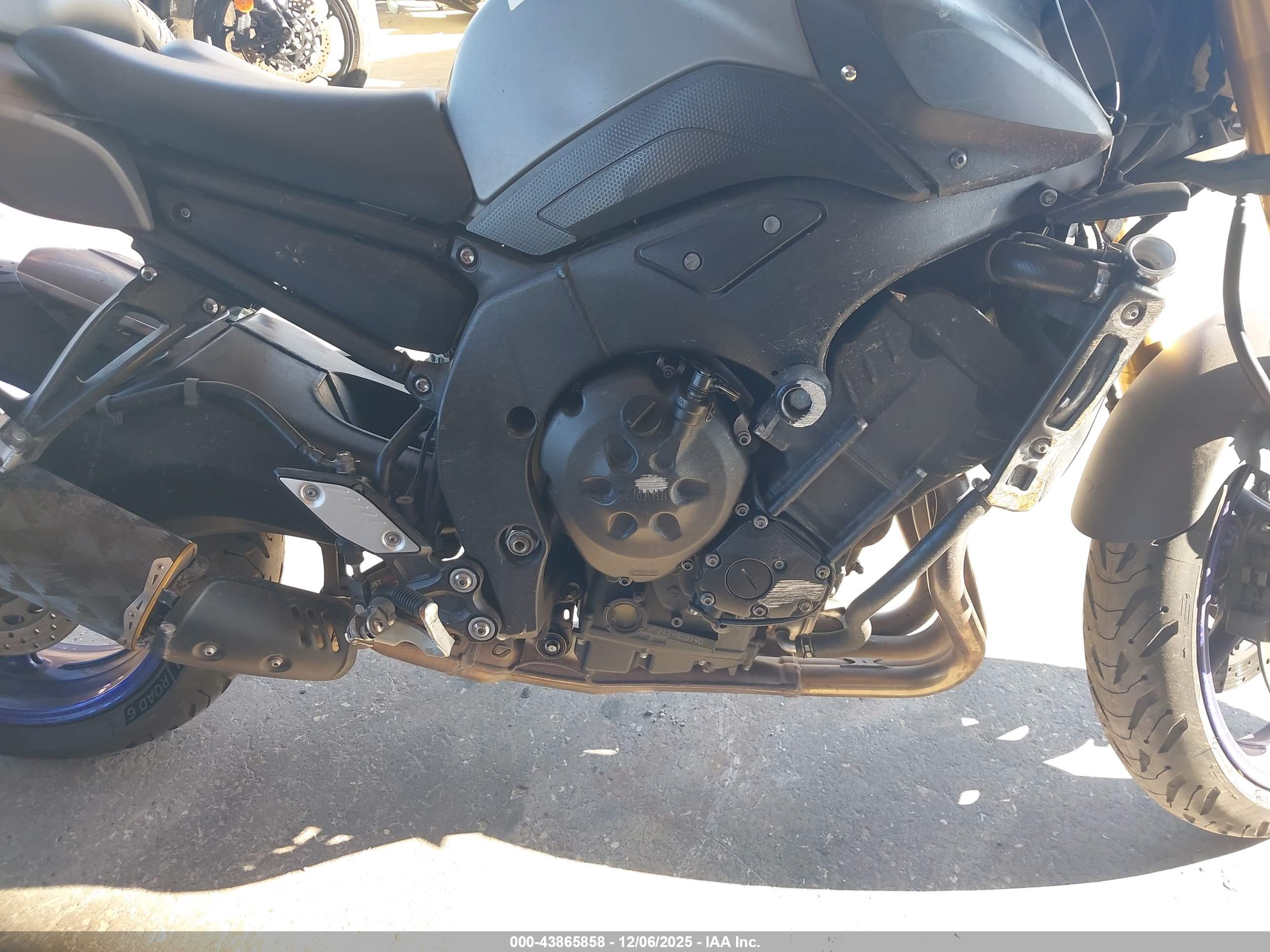 YAMAHA FZ8 image 8