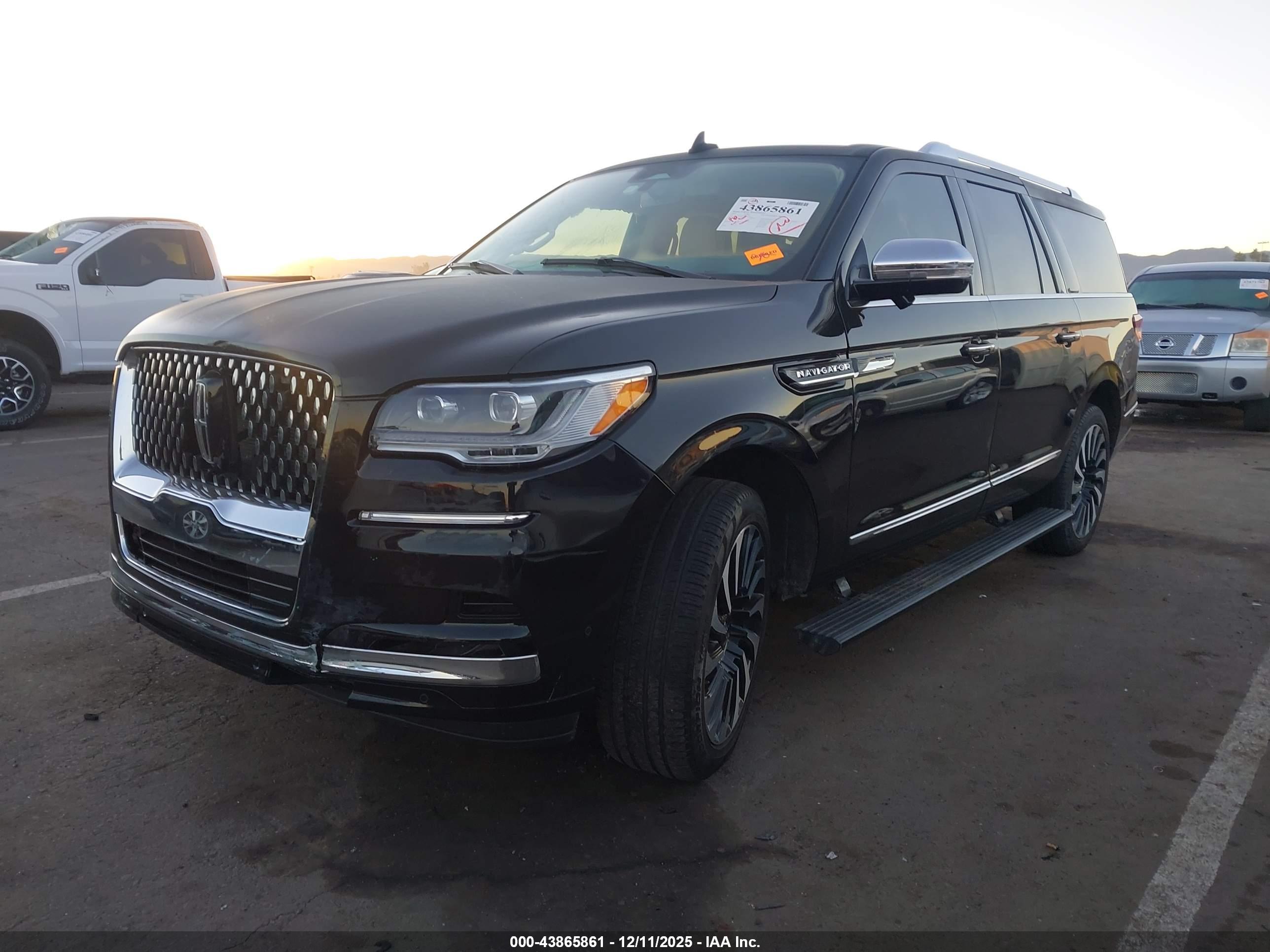LINCOLN NAVIGATOR image 2