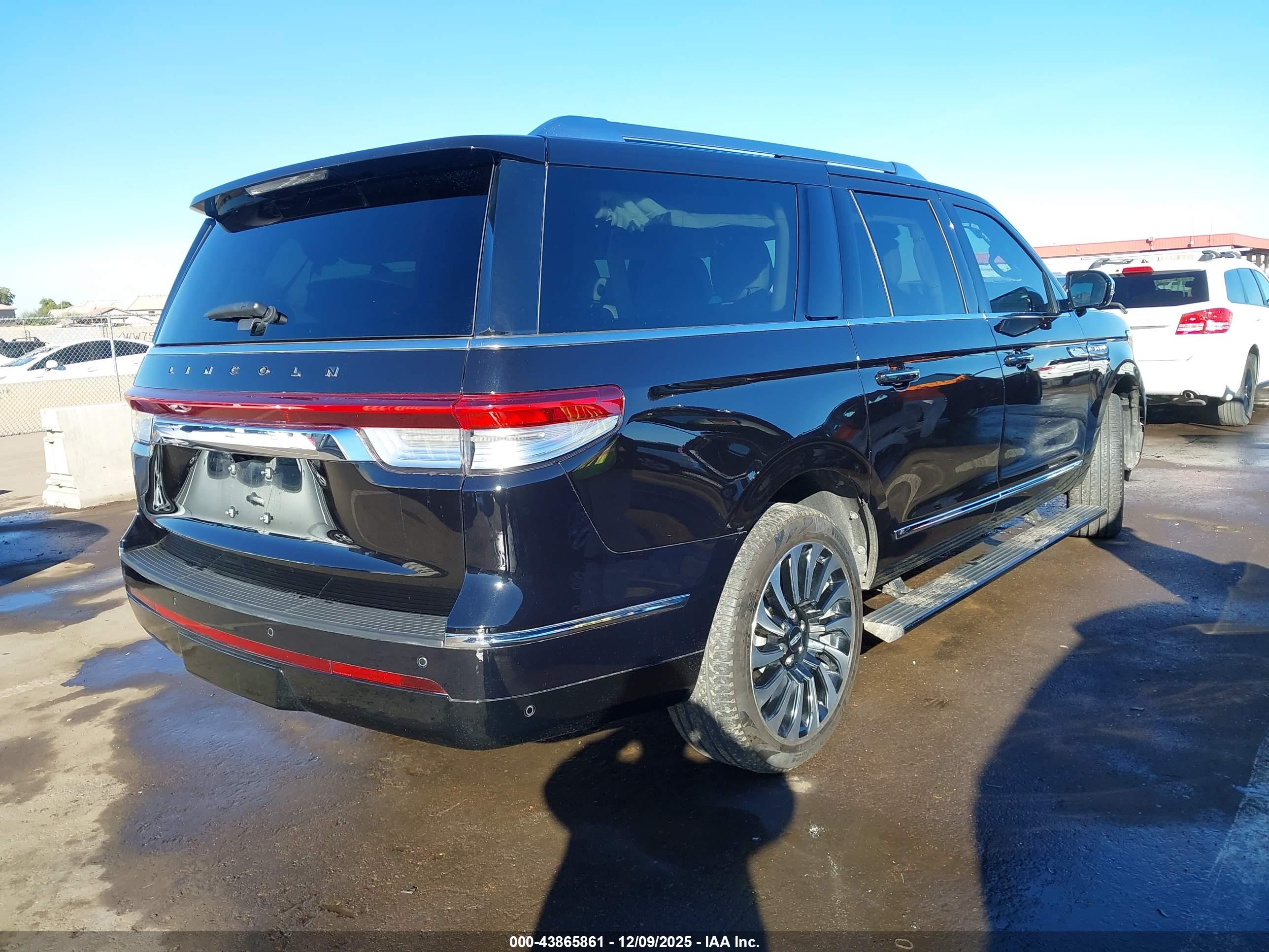LINCOLN NAVIGATOR image 4