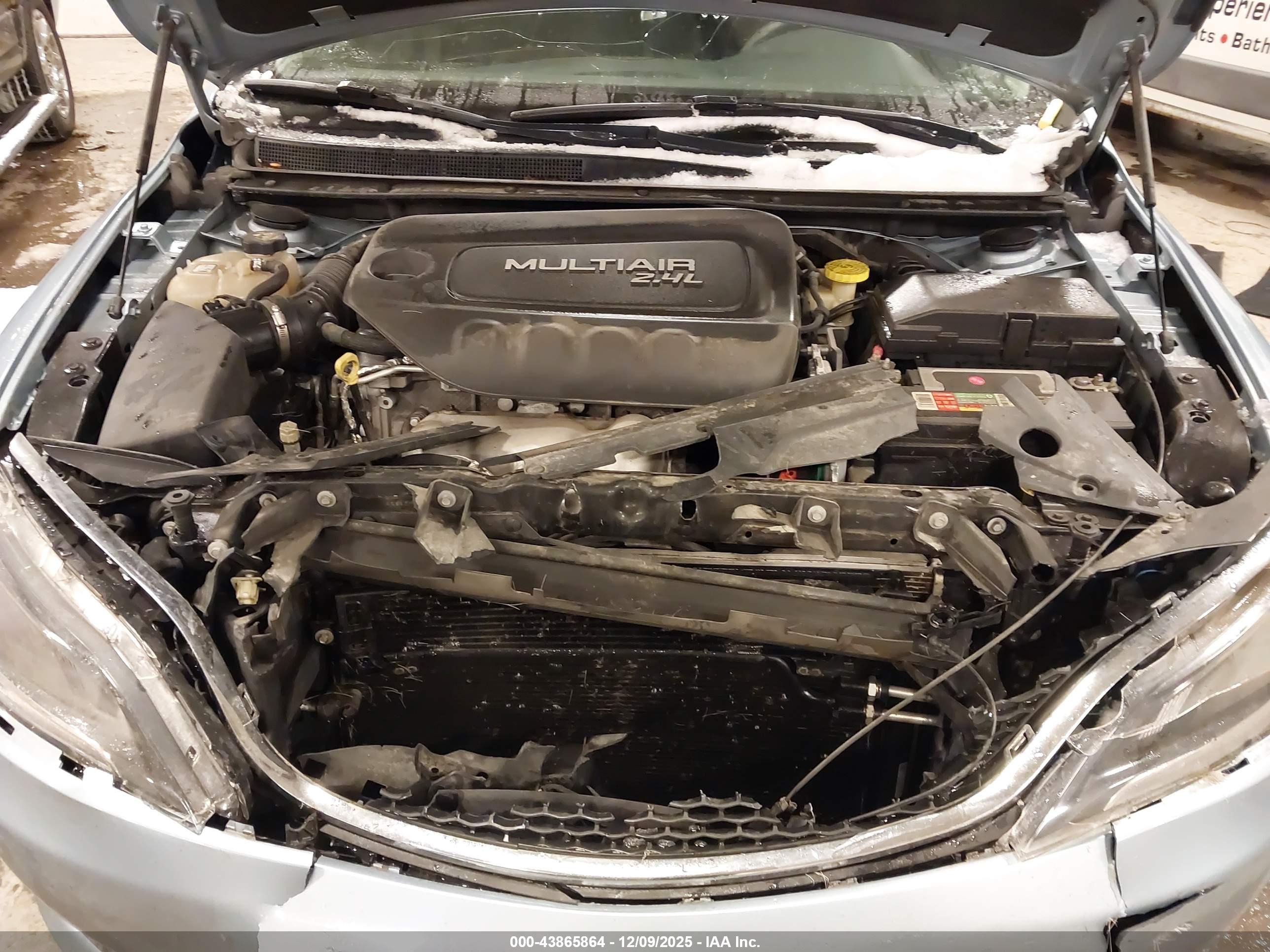 CHRYSLER 200 image 10
