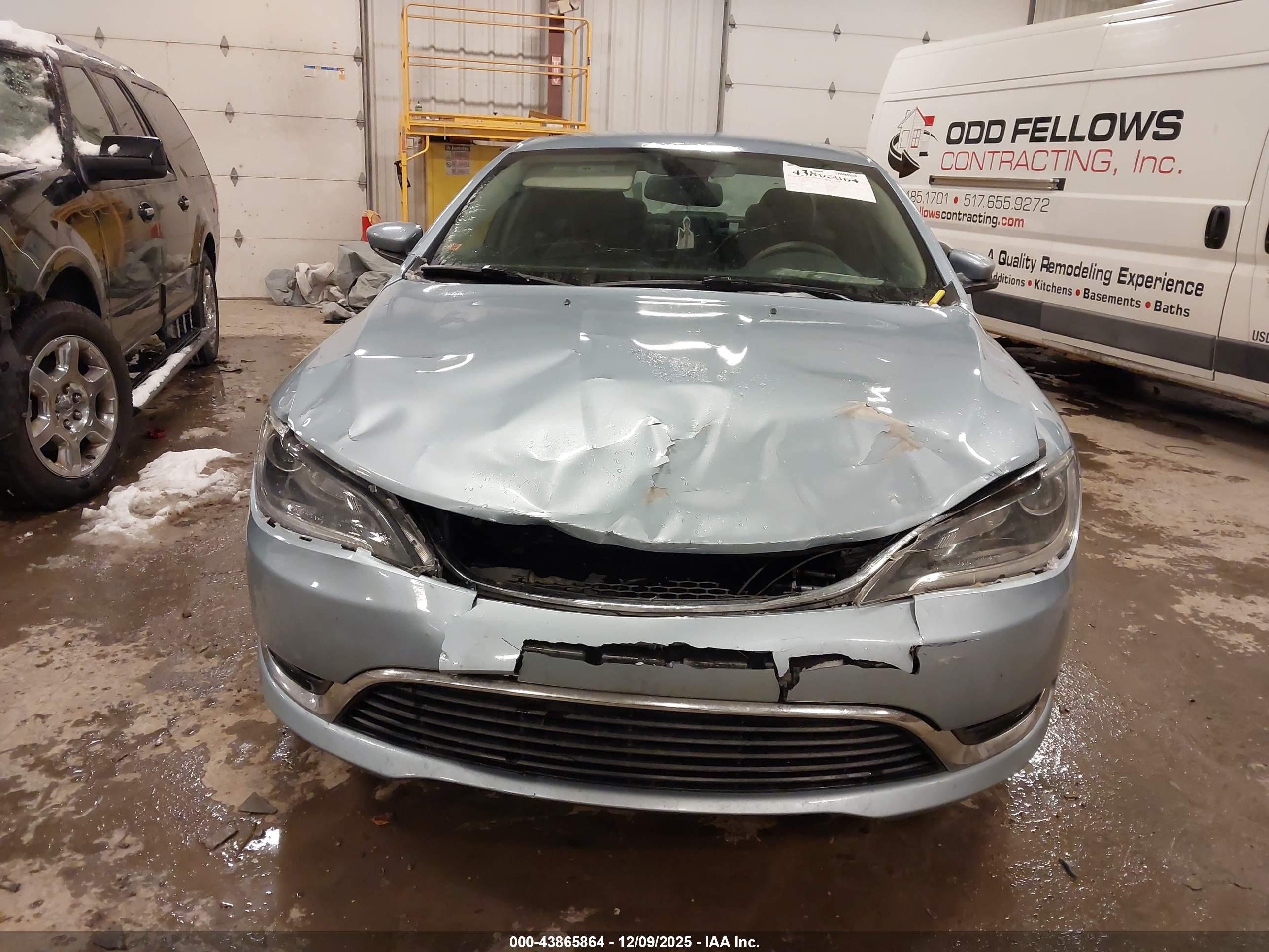 CHRYSLER 200 image 6