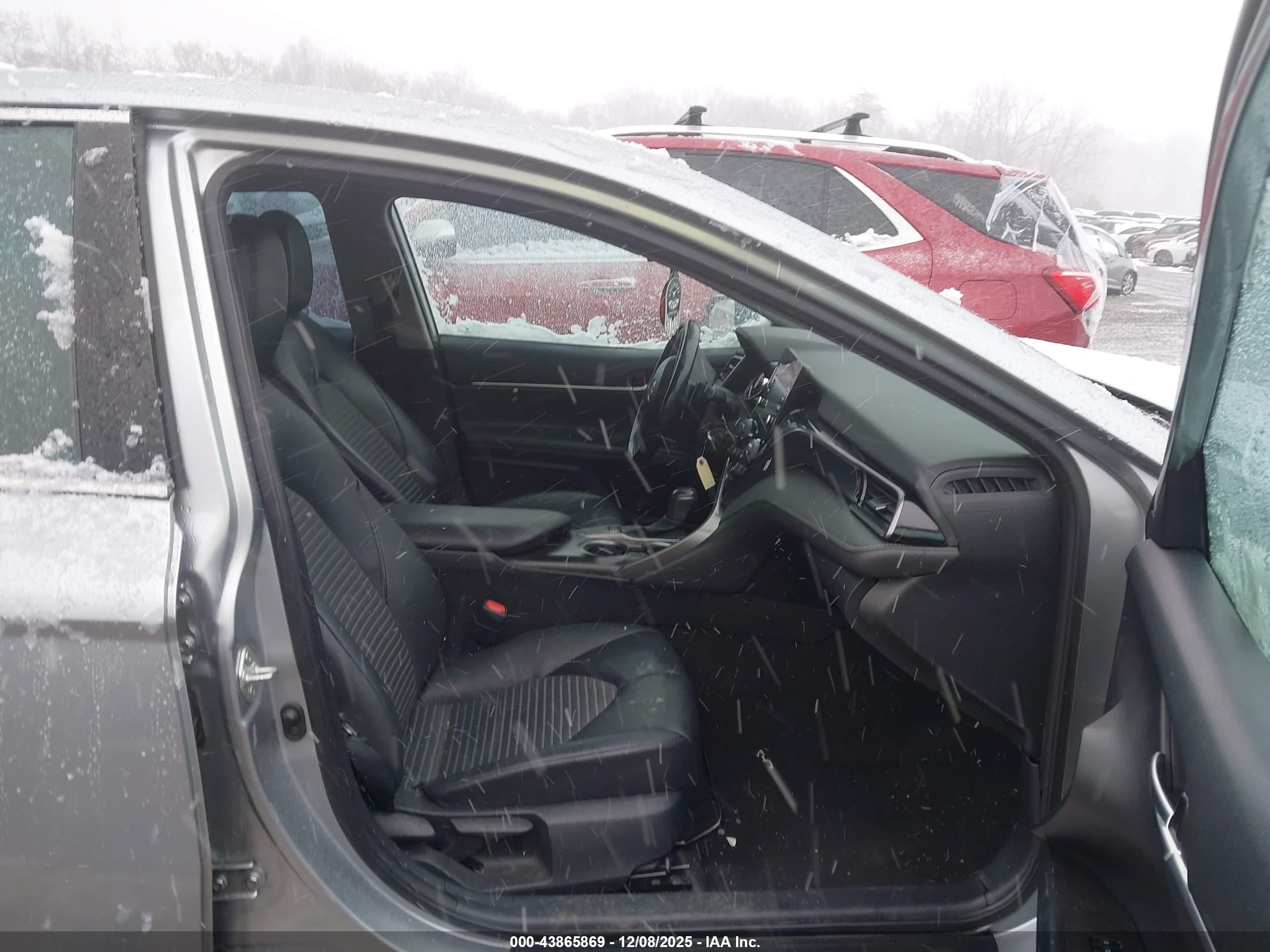 TOYOTA CAMRY image 5