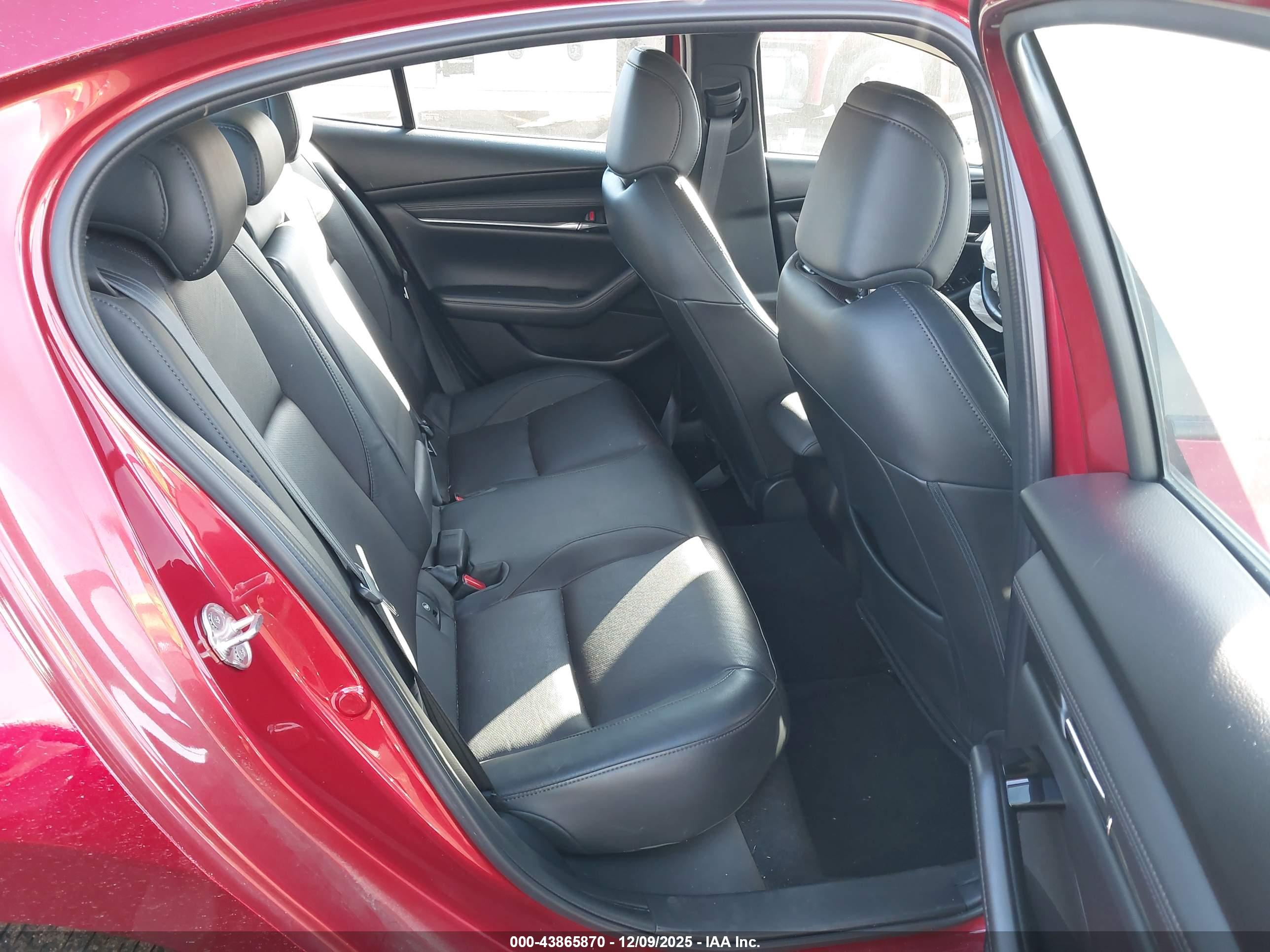 MAZDA MAZDA3 image 8