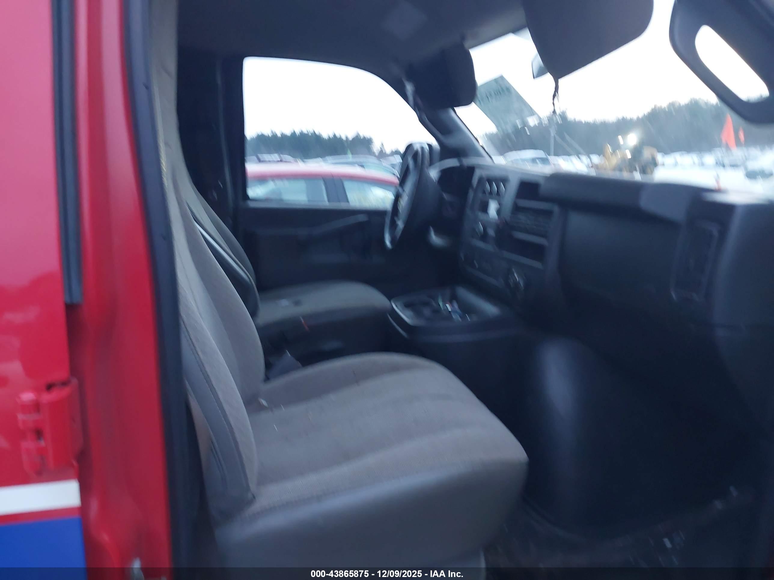 GMC SAVANA image 5