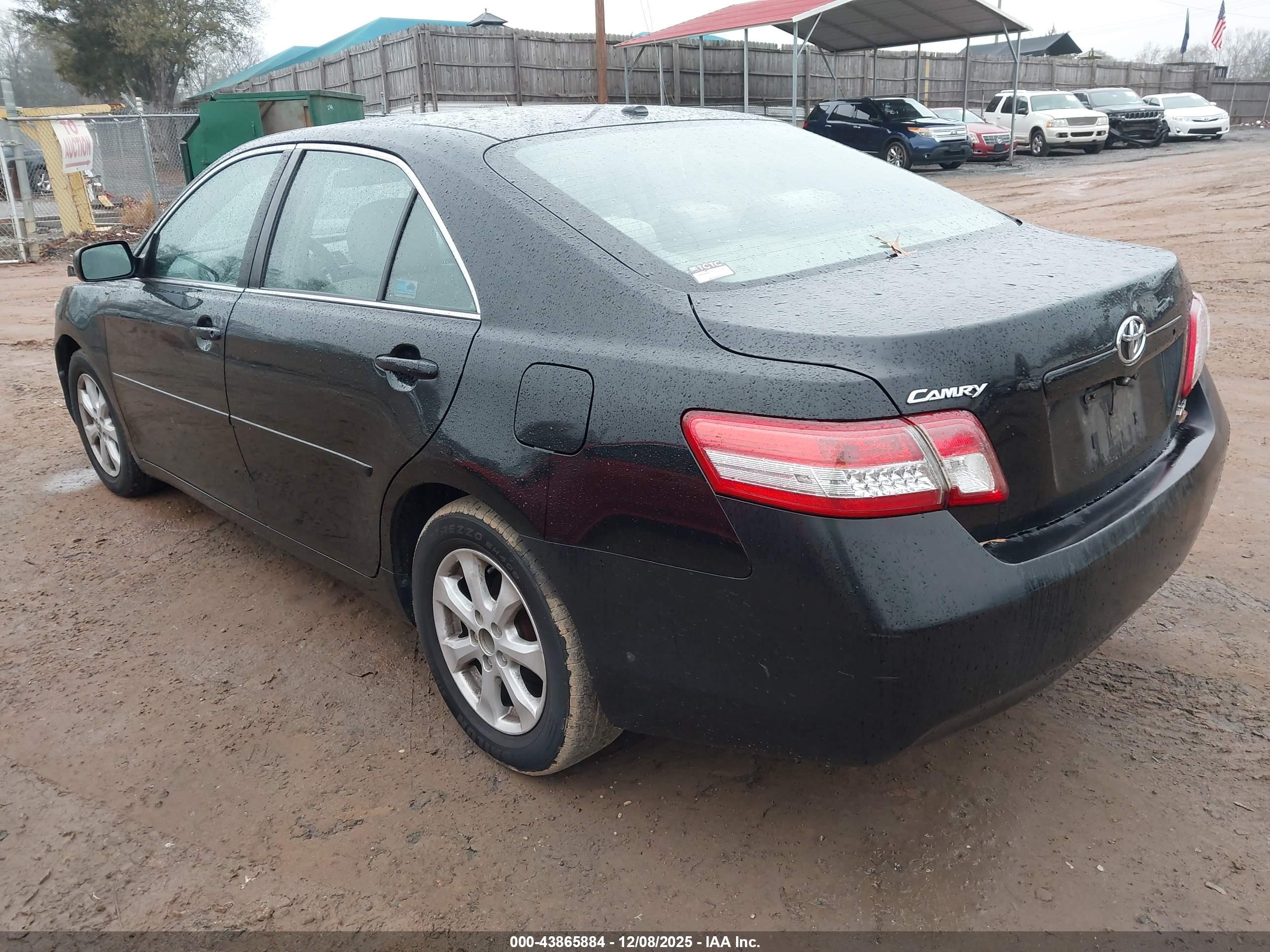 TOYOTA CAMRY image 3
