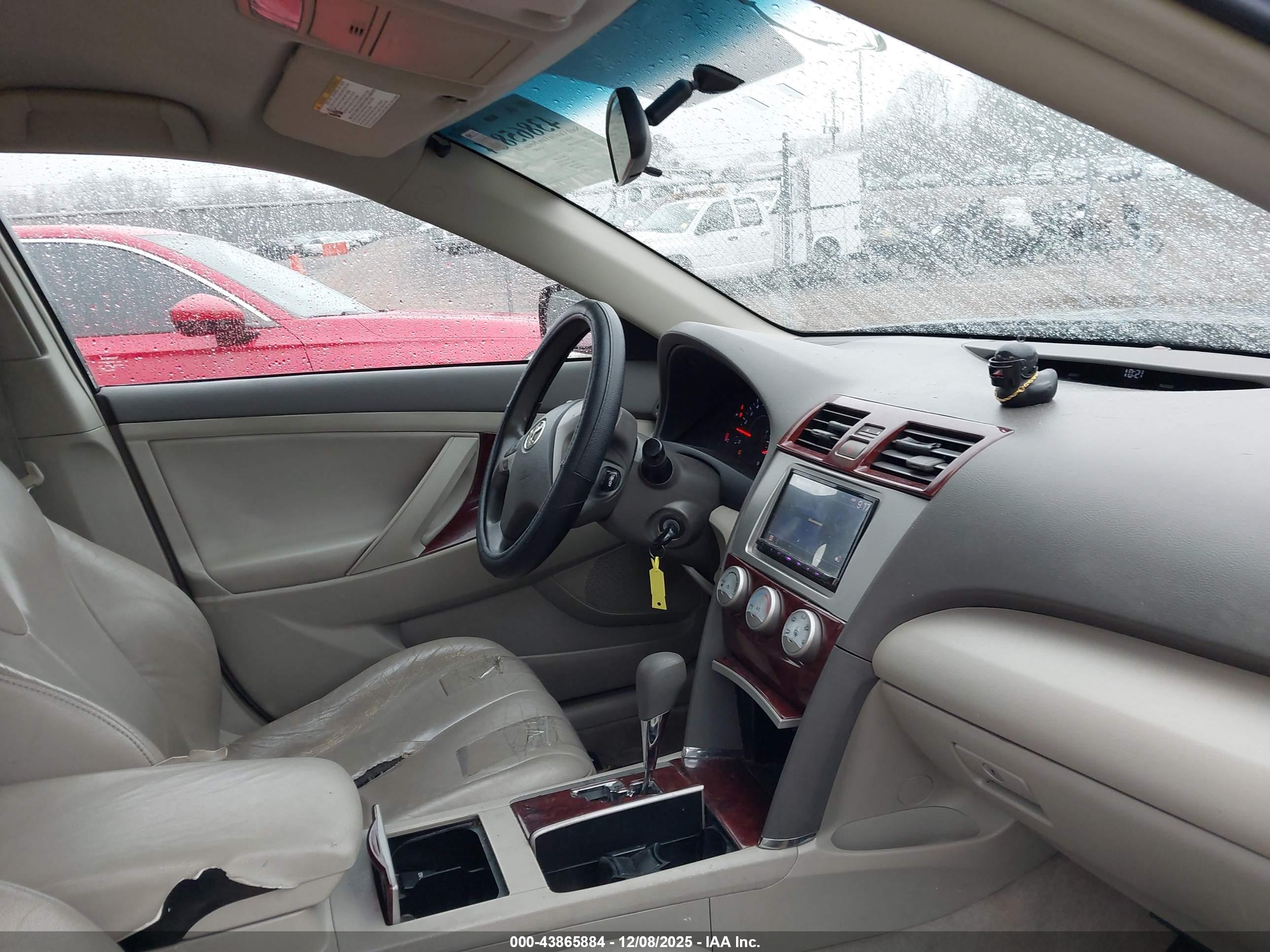 TOYOTA CAMRY image 5