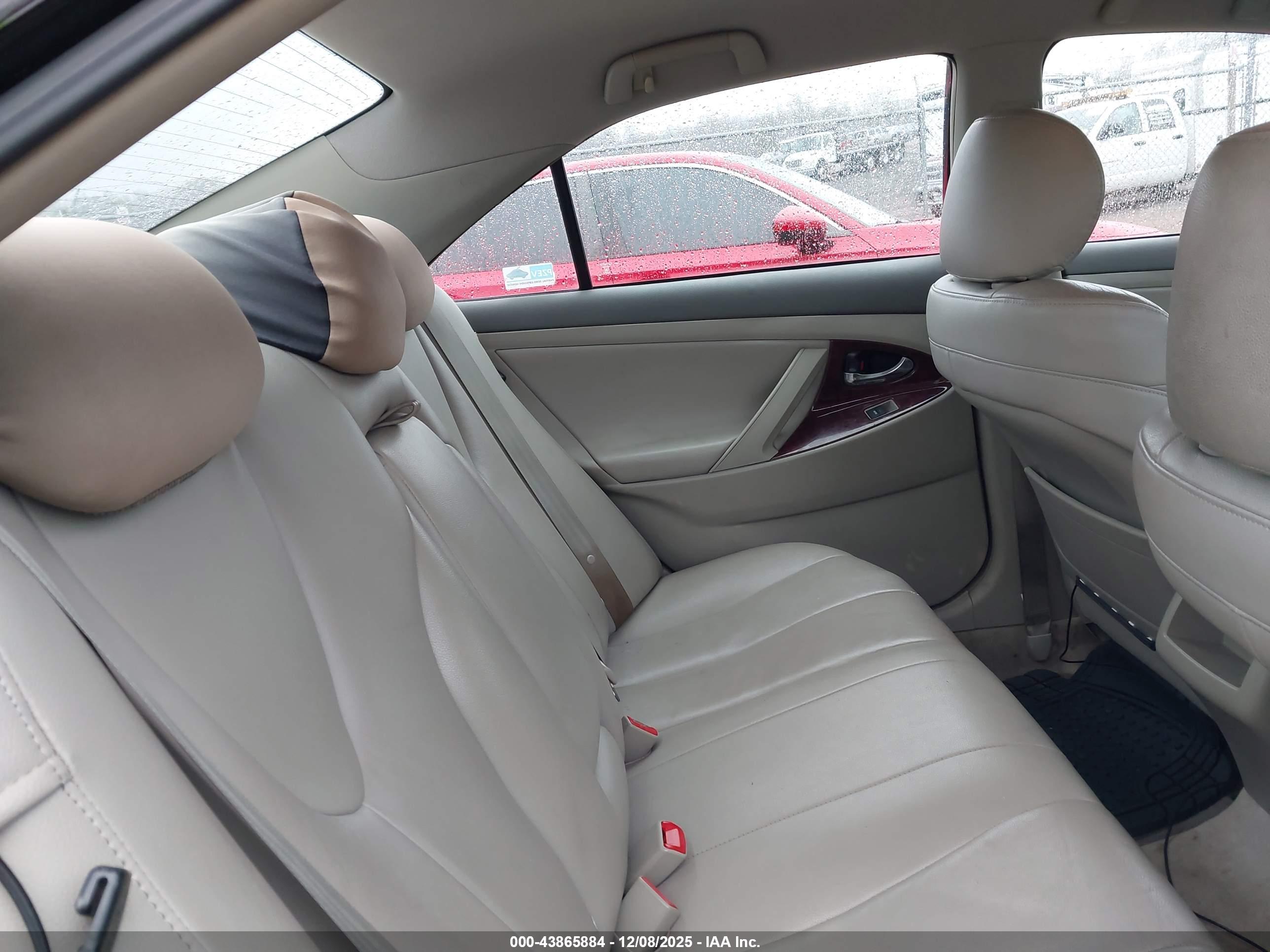 TOYOTA CAMRY image 8