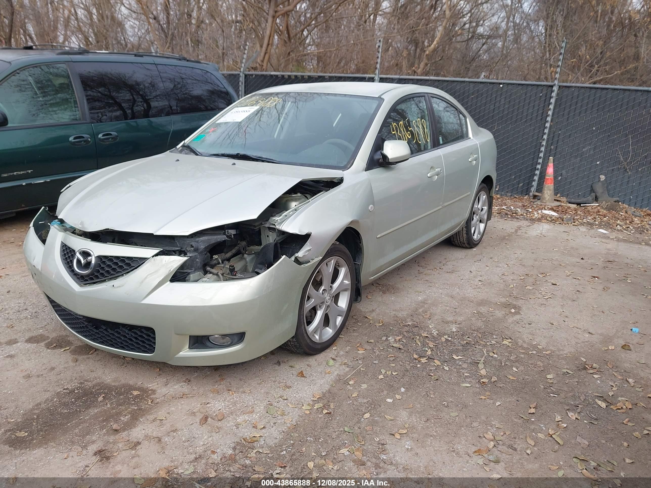 MAZDA MAZDA3 image 2