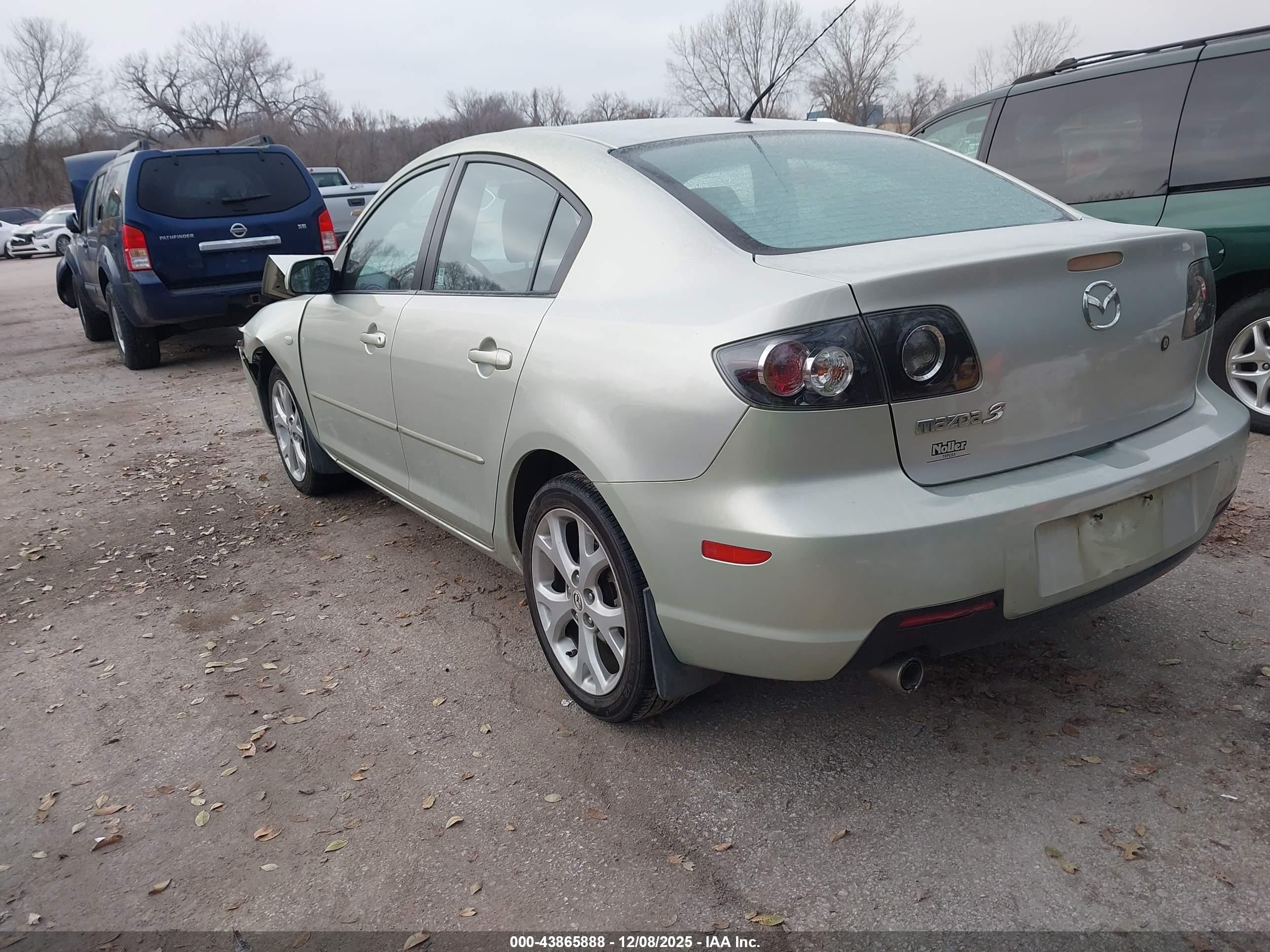 MAZDA MAZDA3 image 3