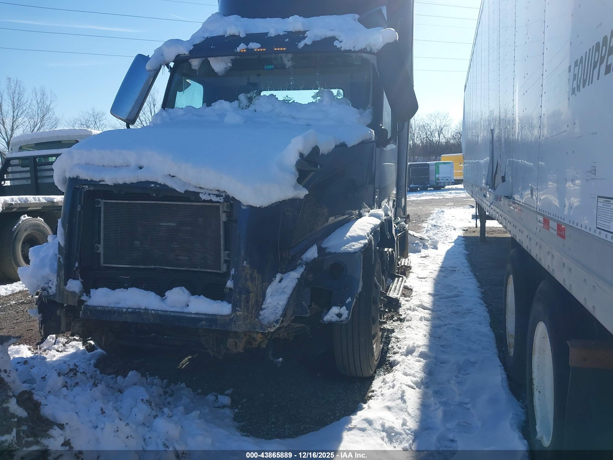 VOLVO VN image 2