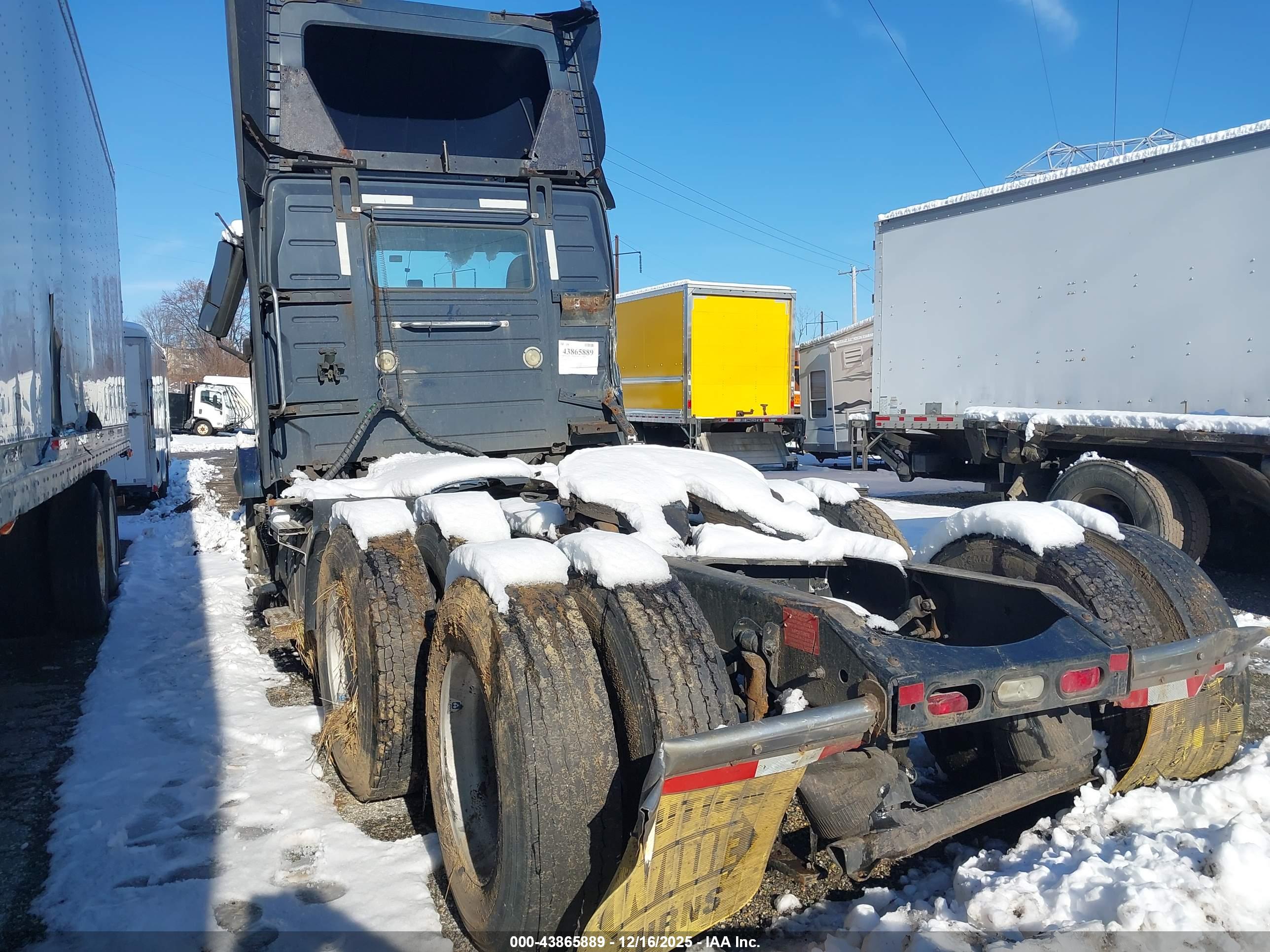 VOLVO VN image 3