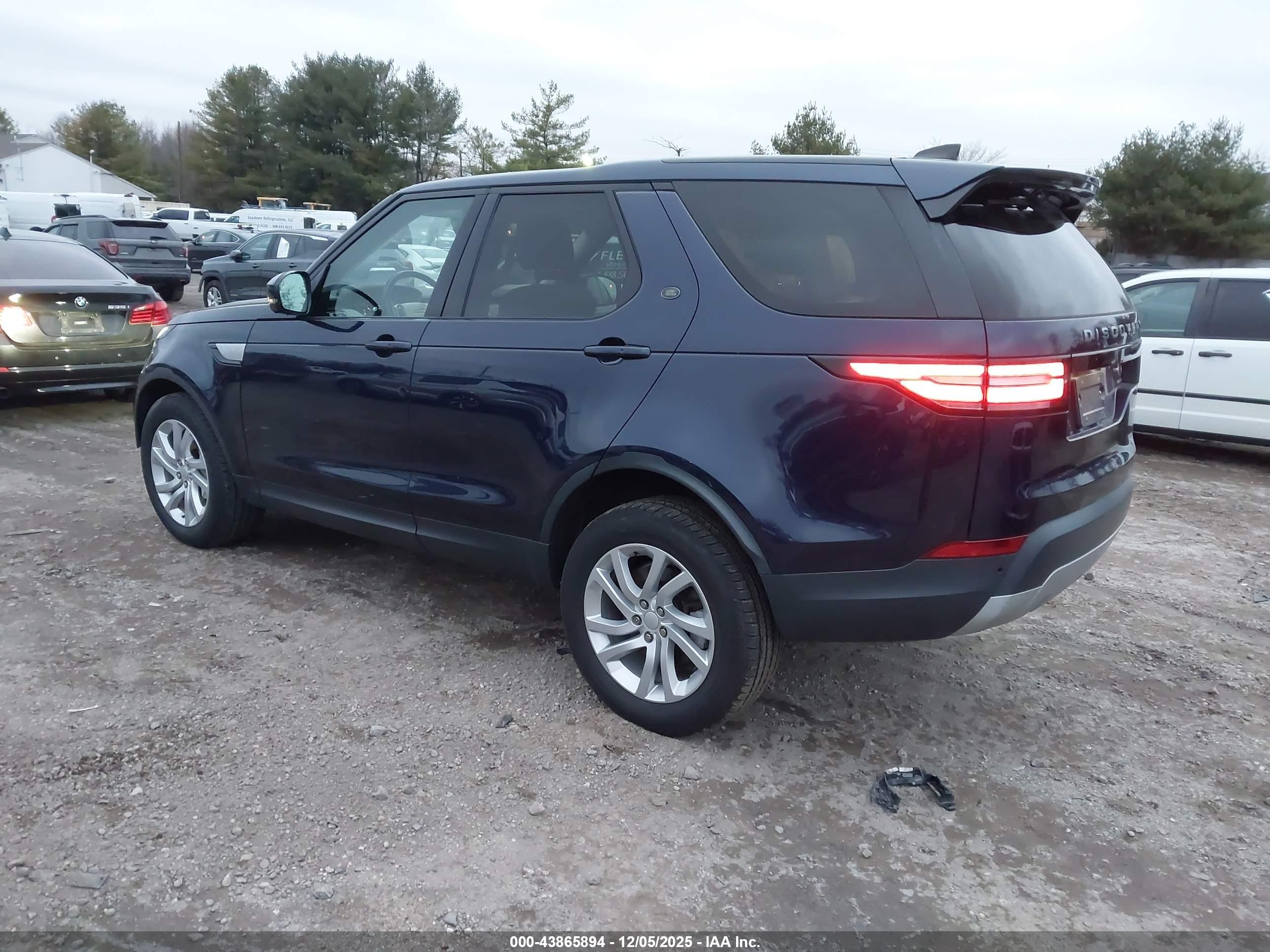 LAND ROVER image 3