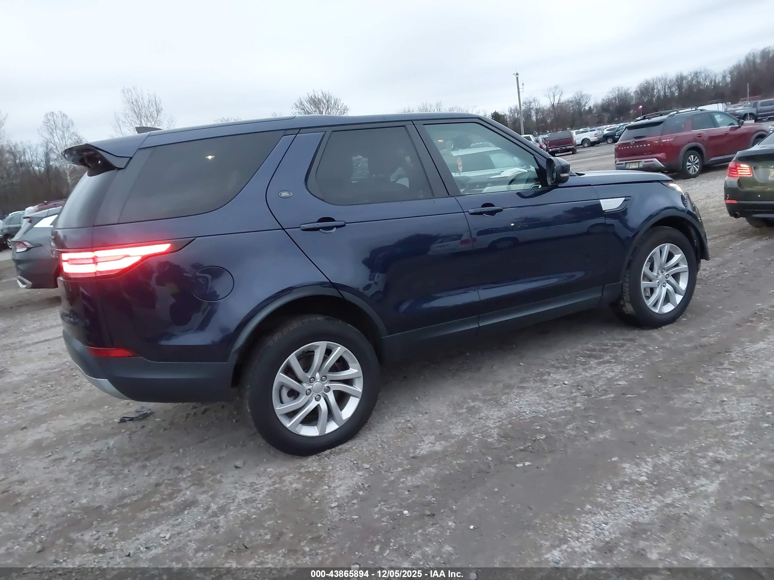 LAND ROVER image 4