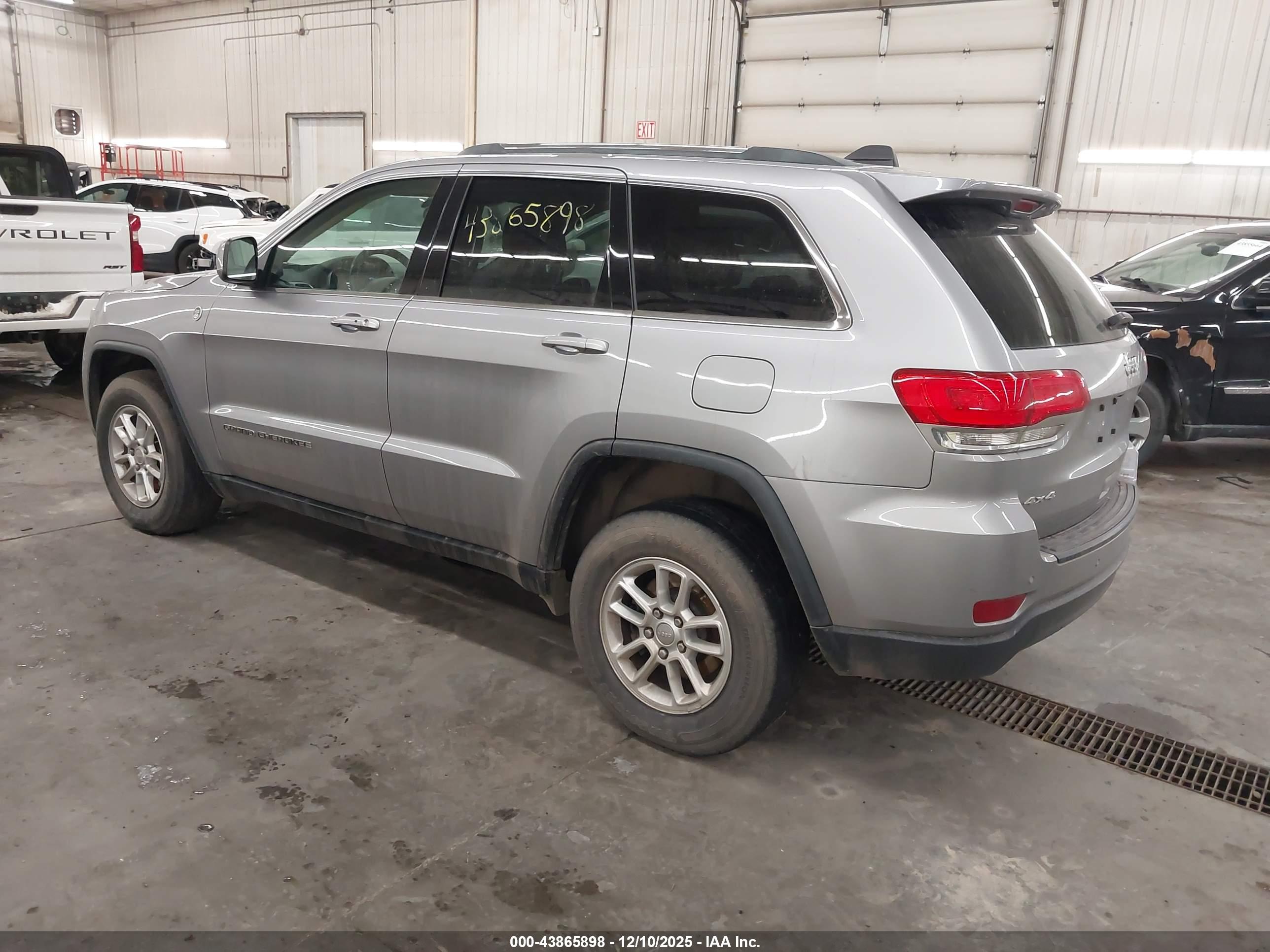 JEEP GRAND image 3