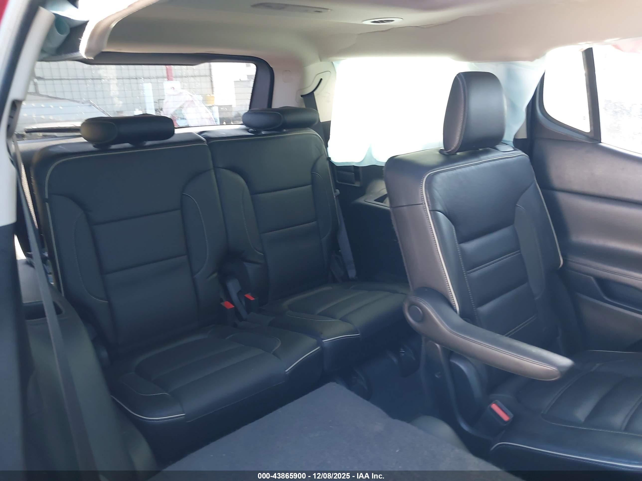 GMC ACADIA image 8