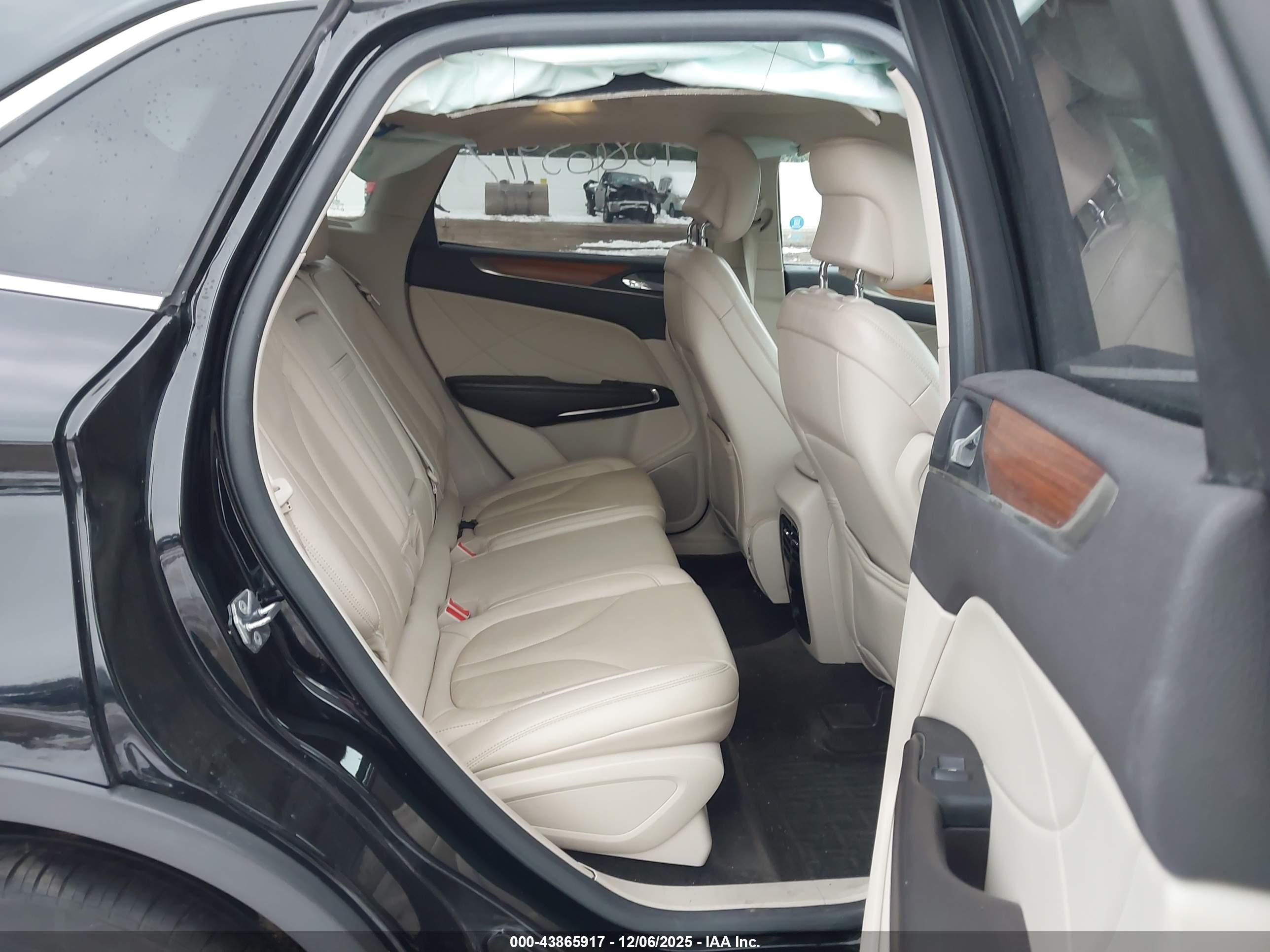 LINCOLN MKC image 8