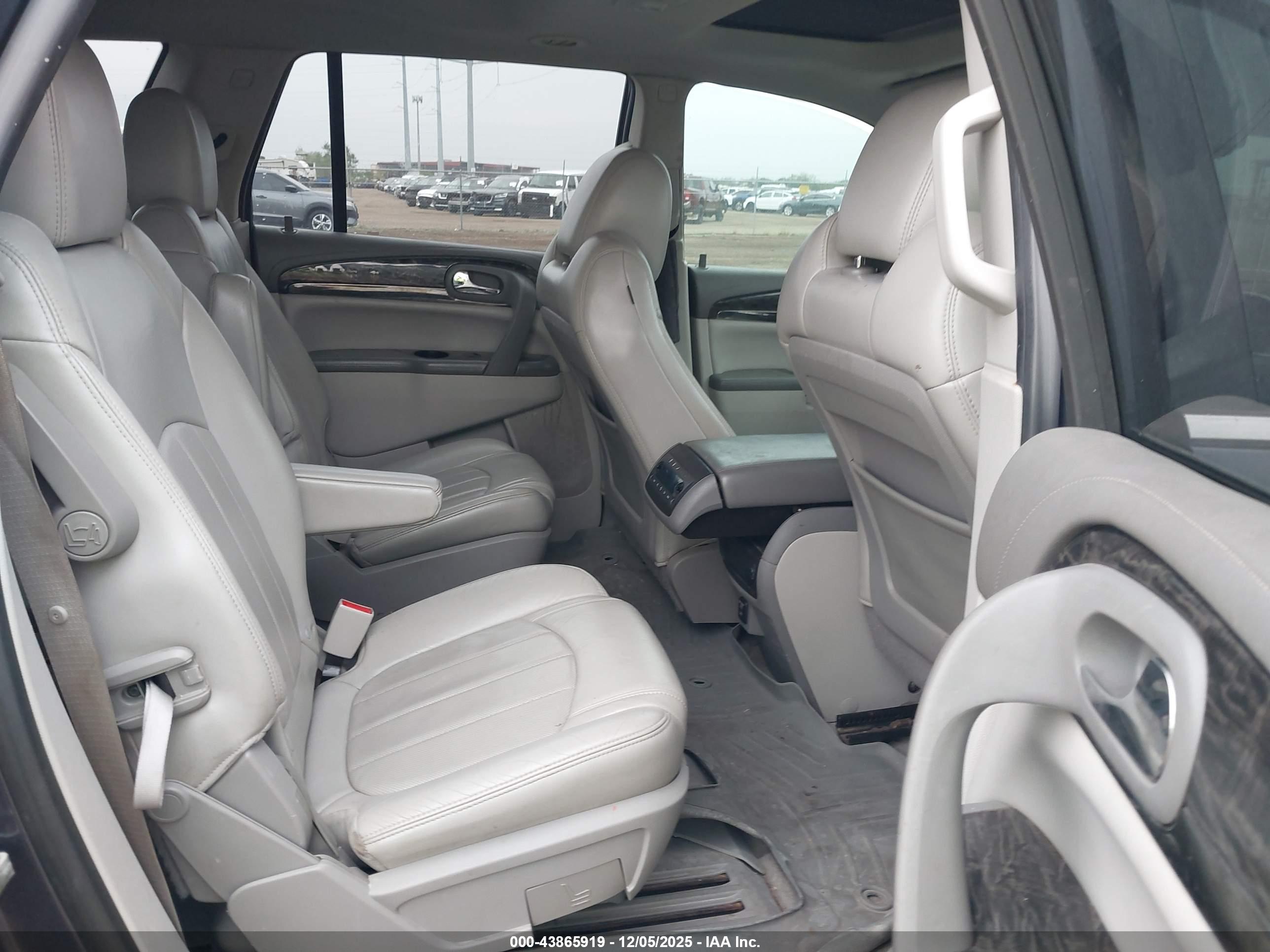 BUICK ENCLAVE image 8