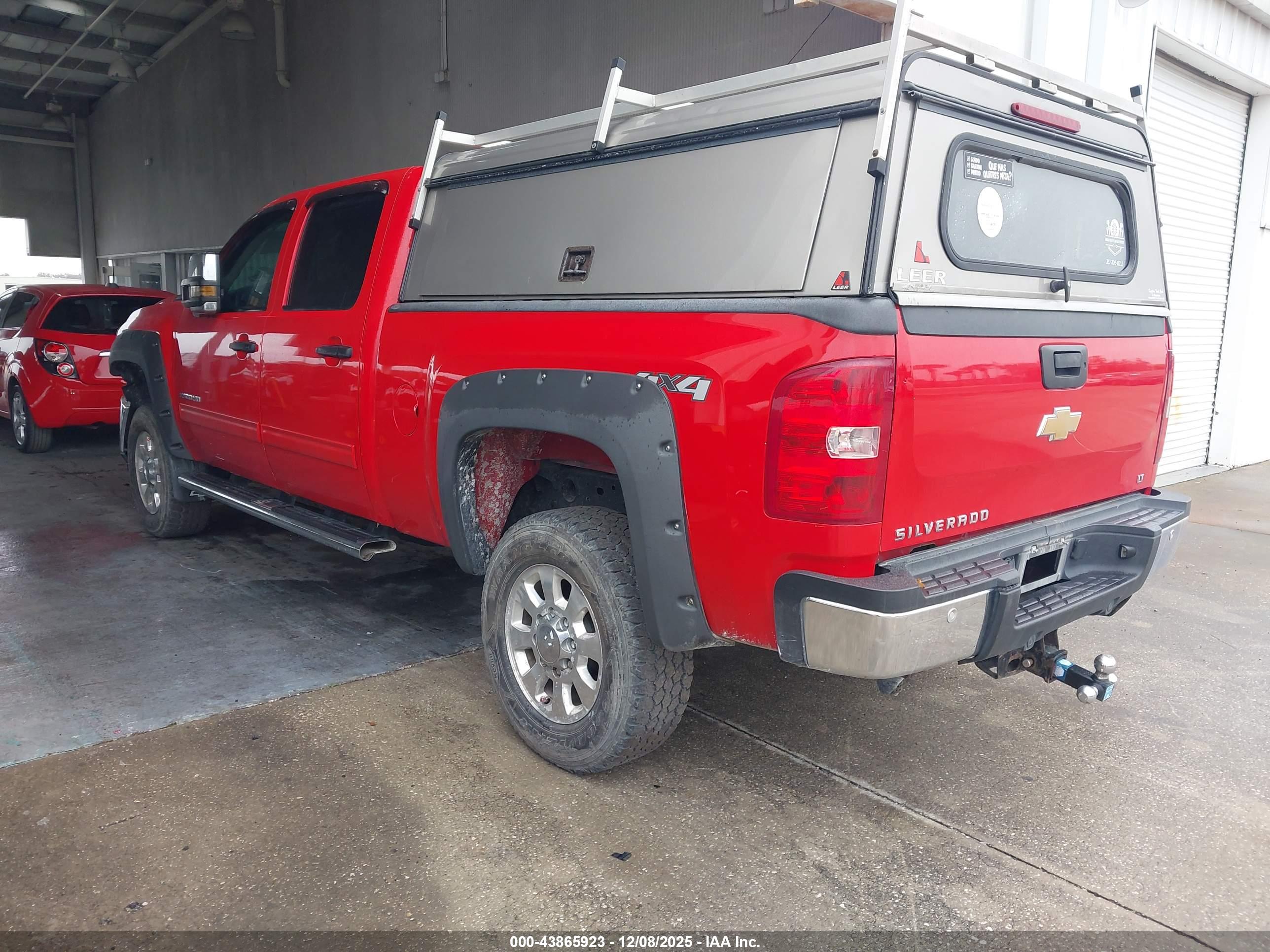 CHEVROLET SILVERADO image 3