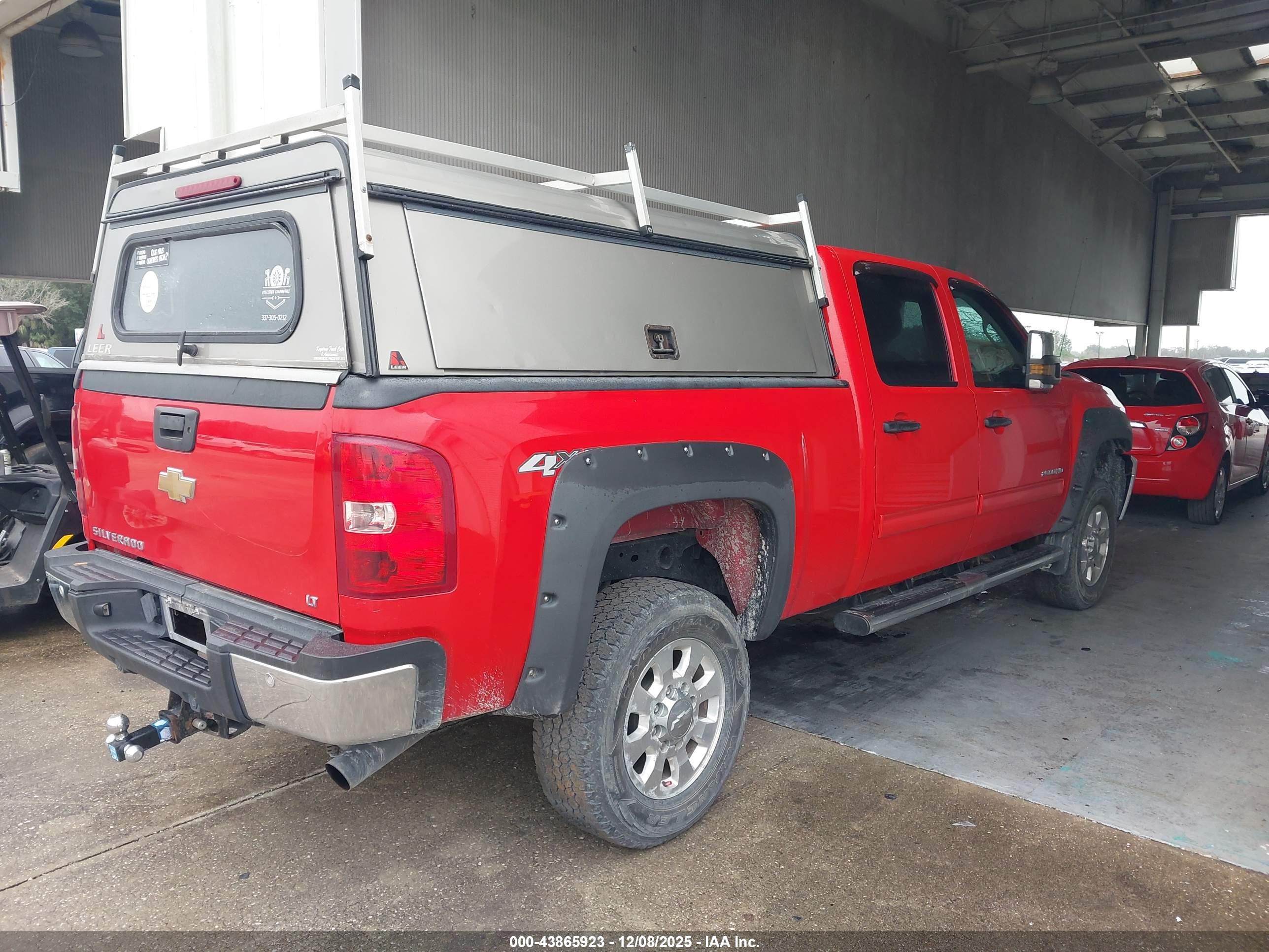 CHEVROLET SILVERADO image 4
