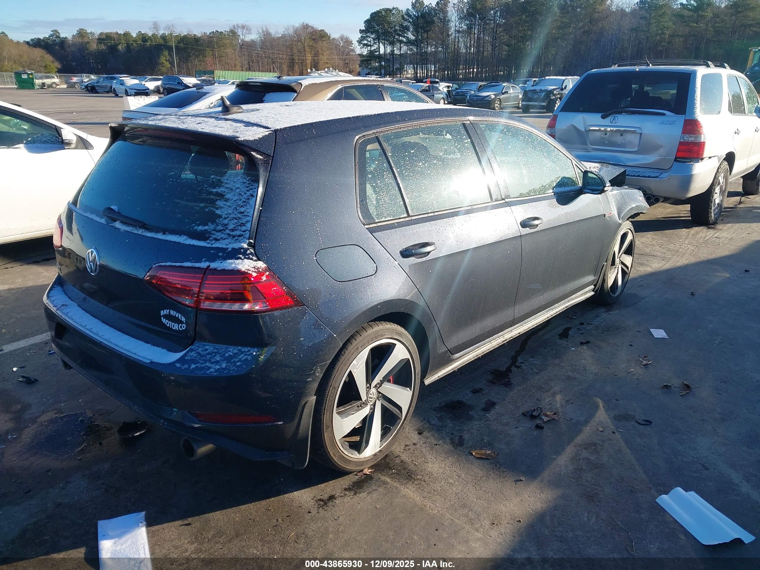 VOLKSWAGEN GOLF image 4