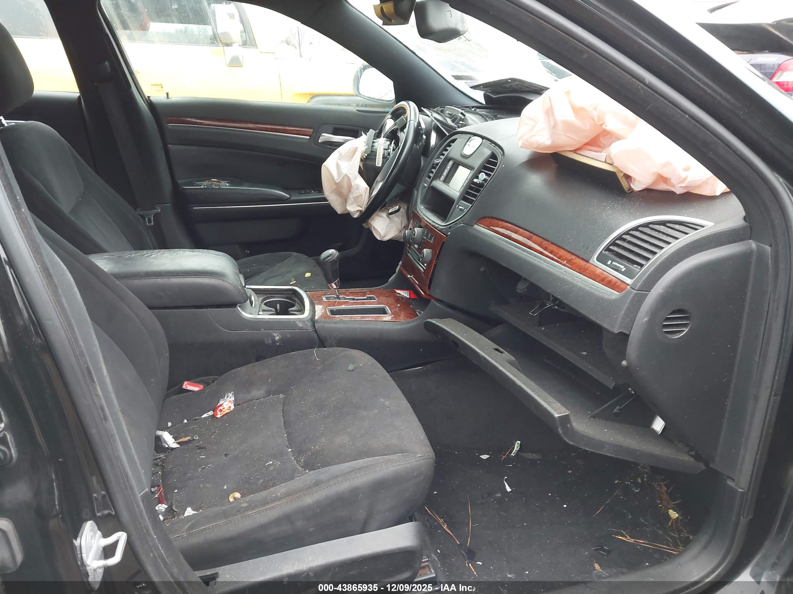 CHRYSLER 300 image 5