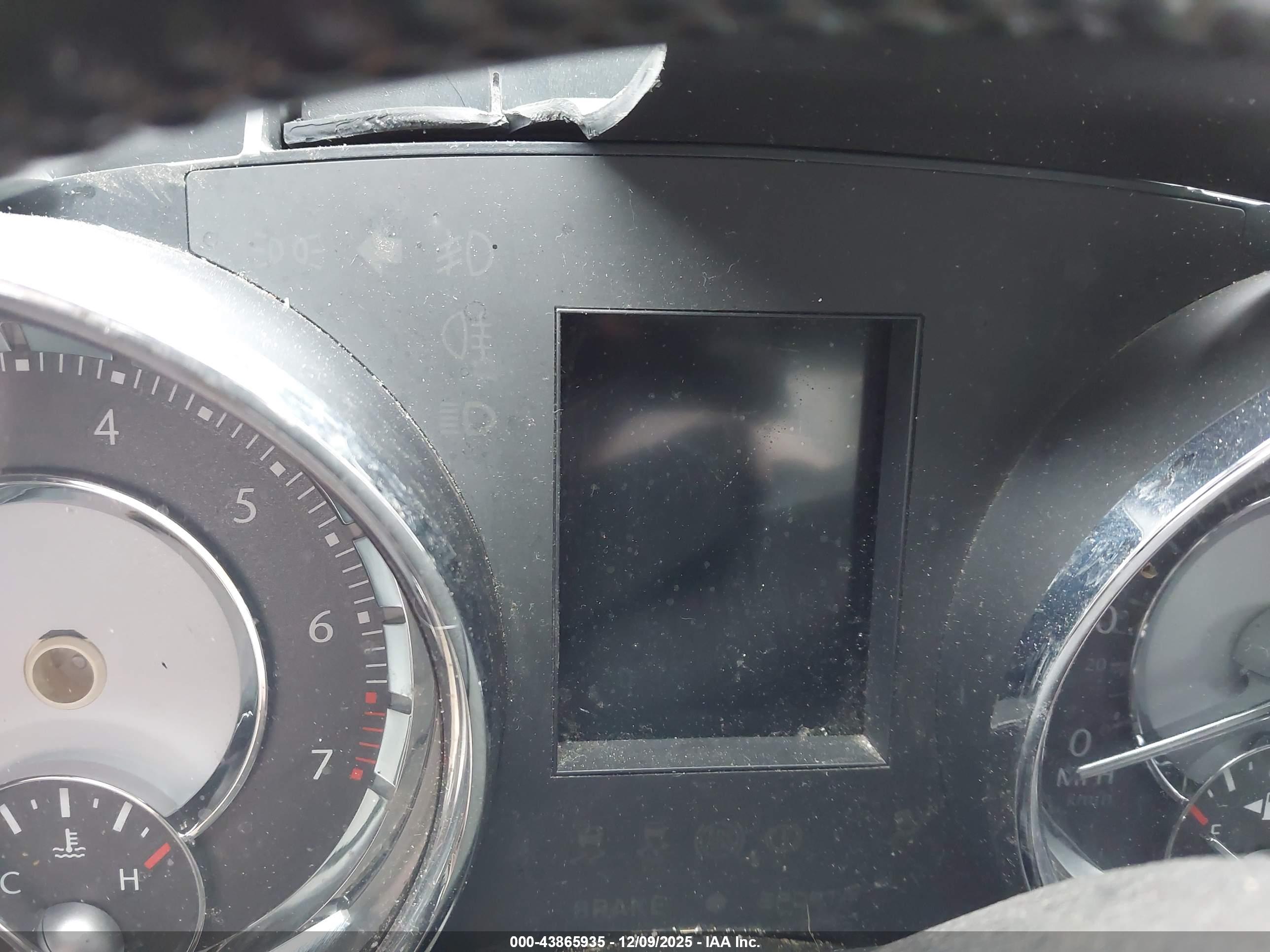 CHRYSLER 300 image 7