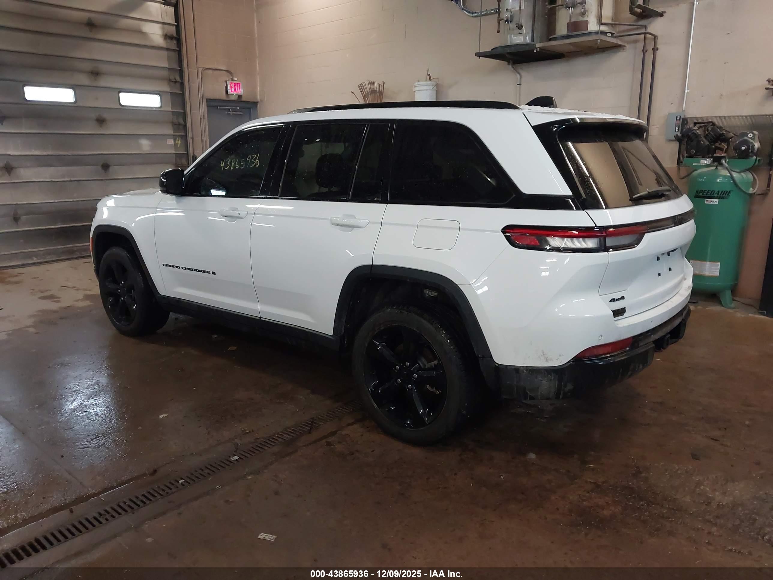 JEEP GRAND image 3