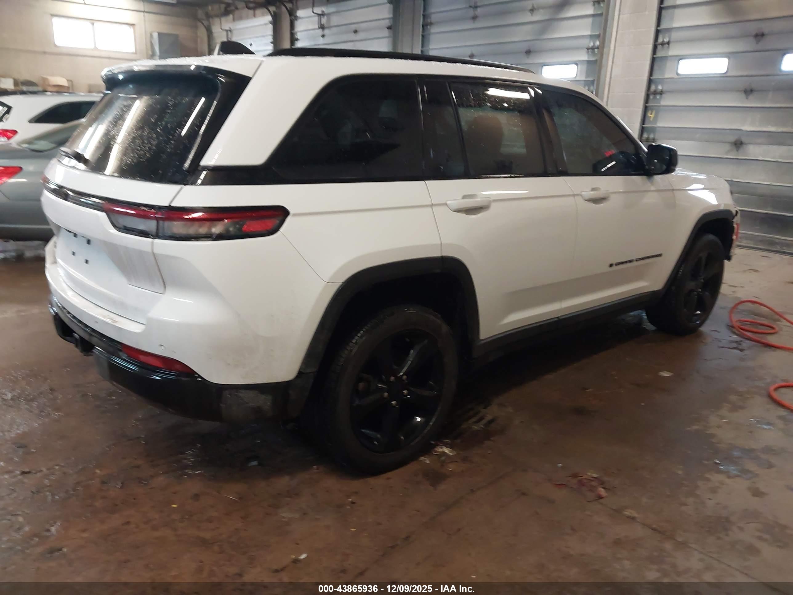 JEEP GRAND image 4