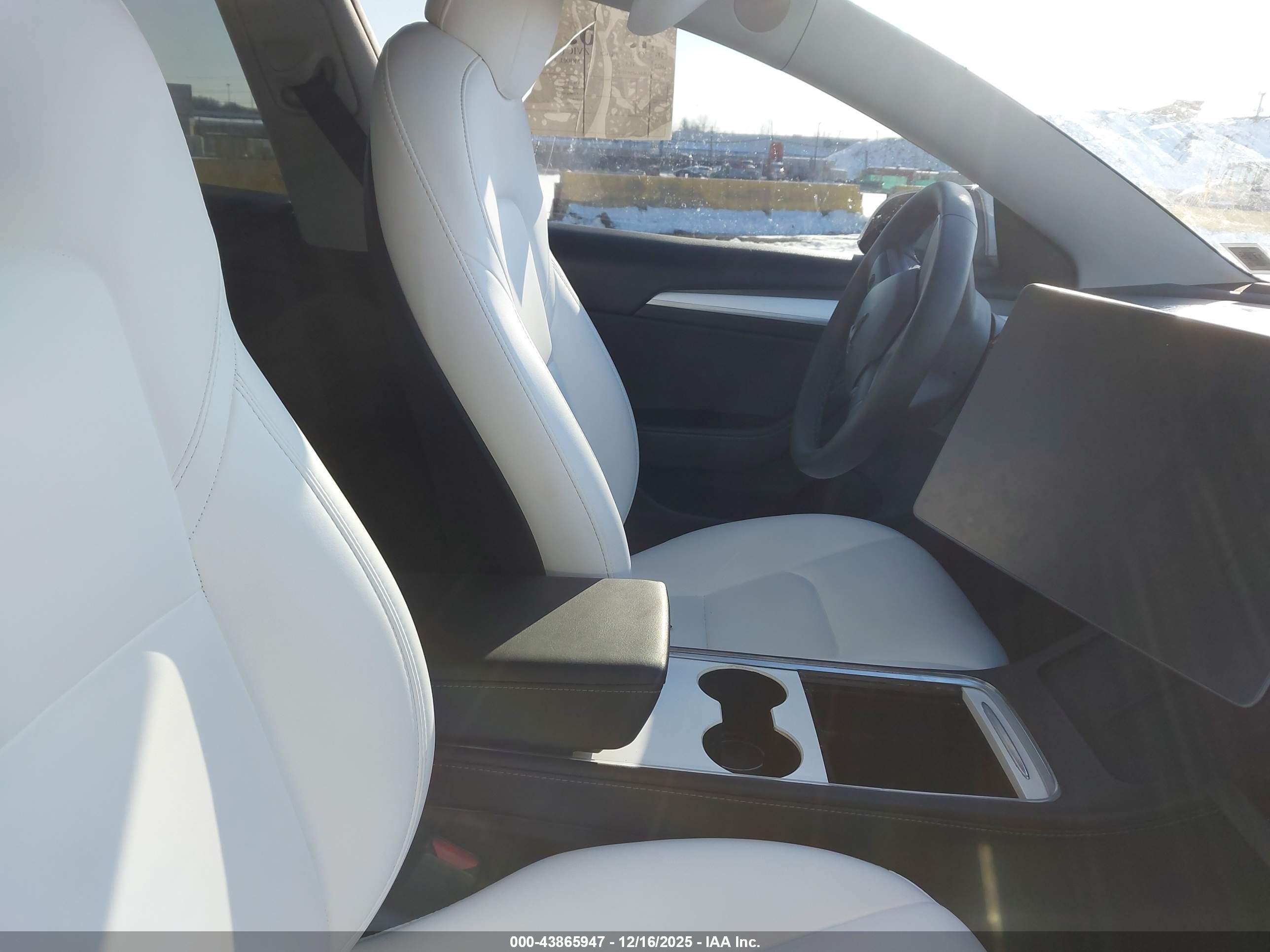 TESLA MODEL image 5