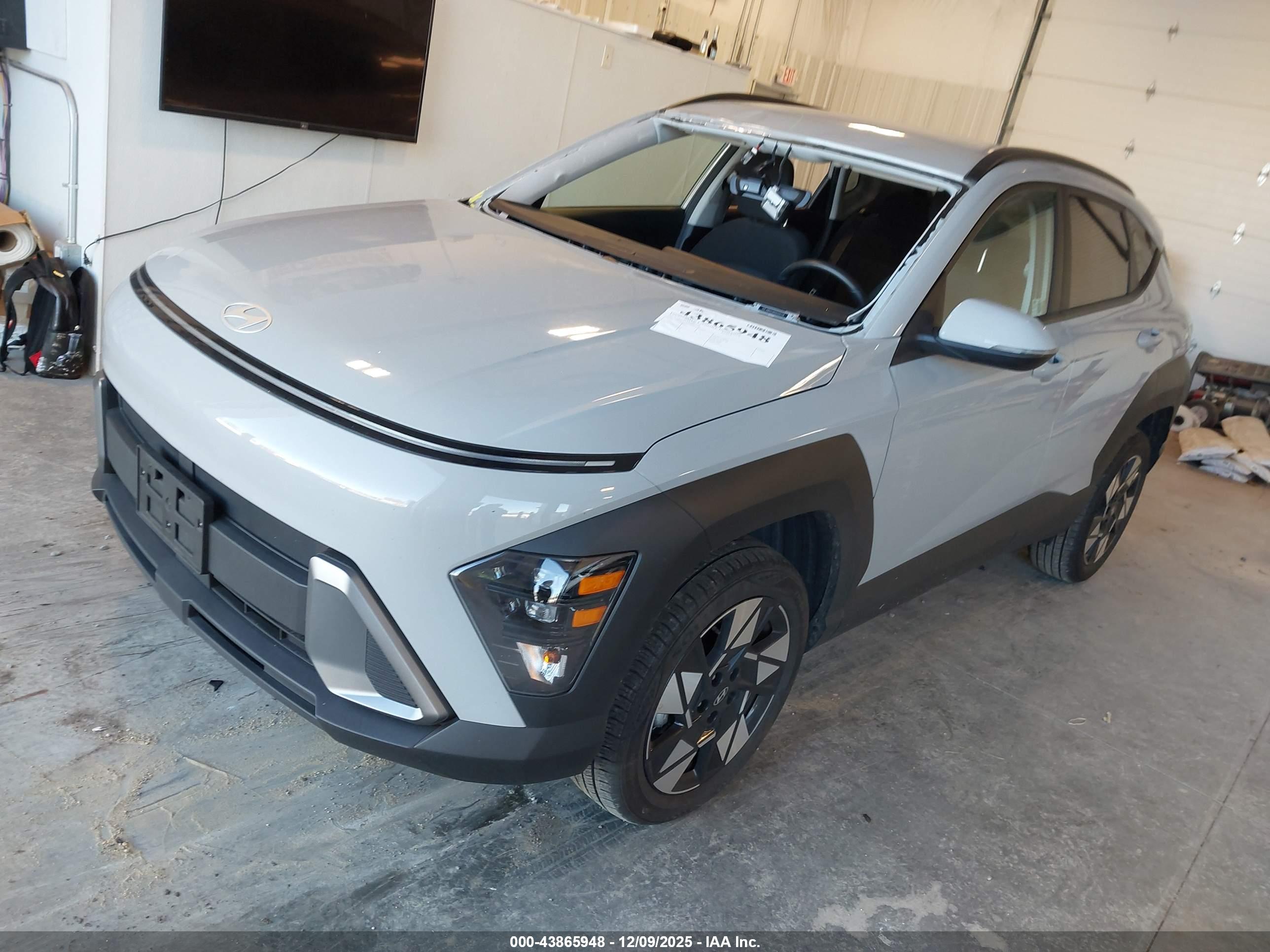 HYUNDAI KONA image 2
