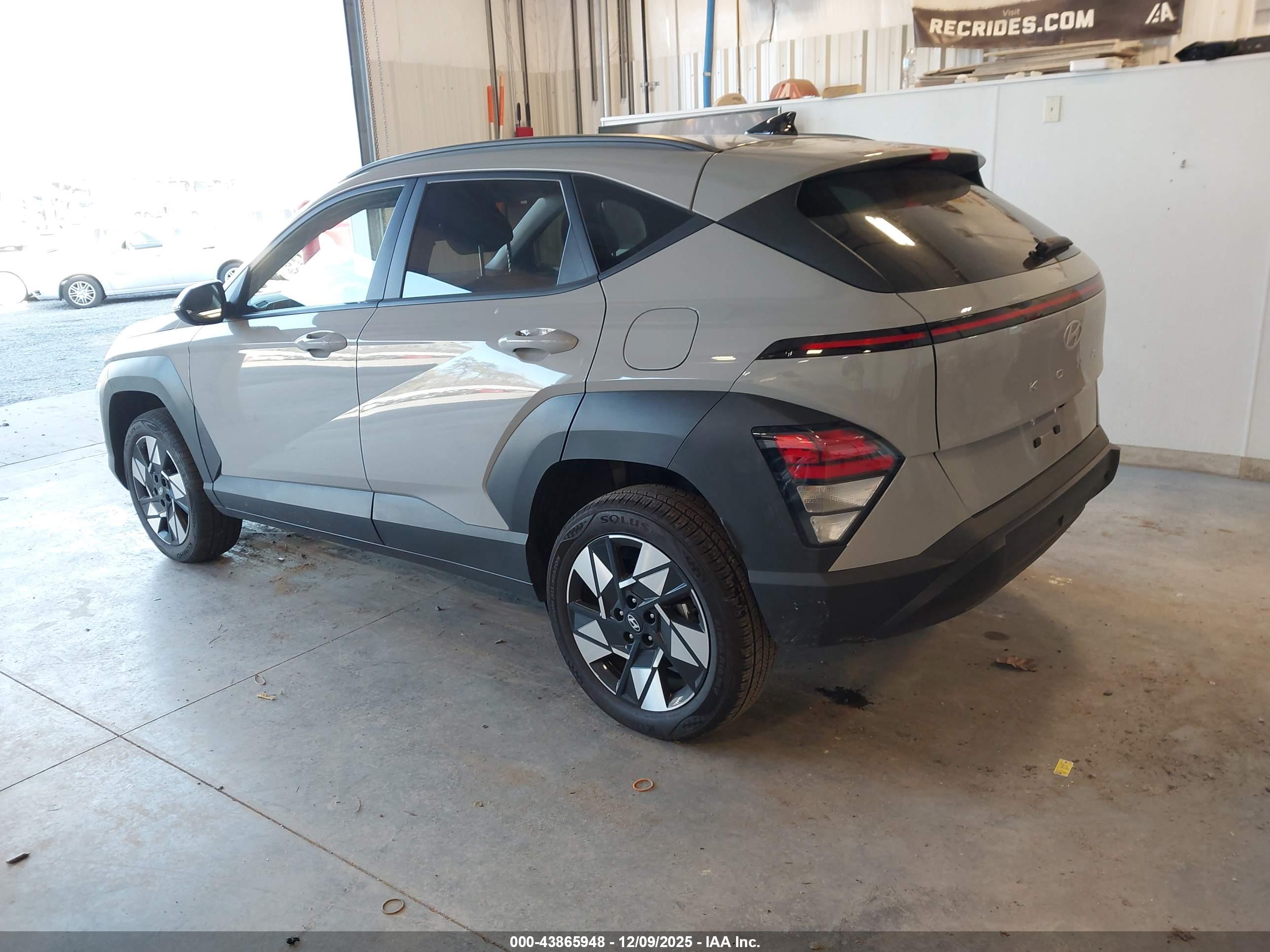 HYUNDAI KONA image 3