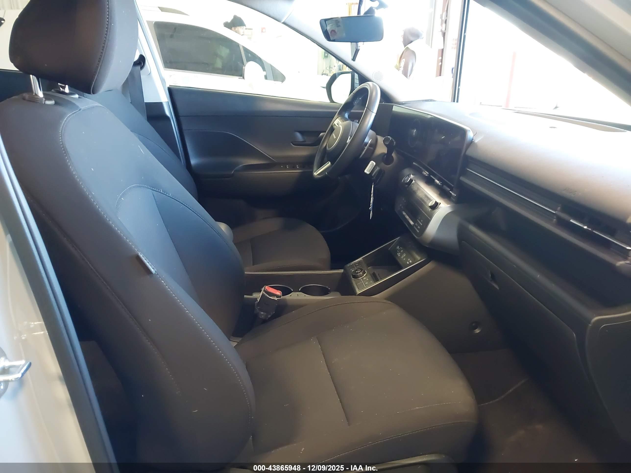 HYUNDAI KONA image 5