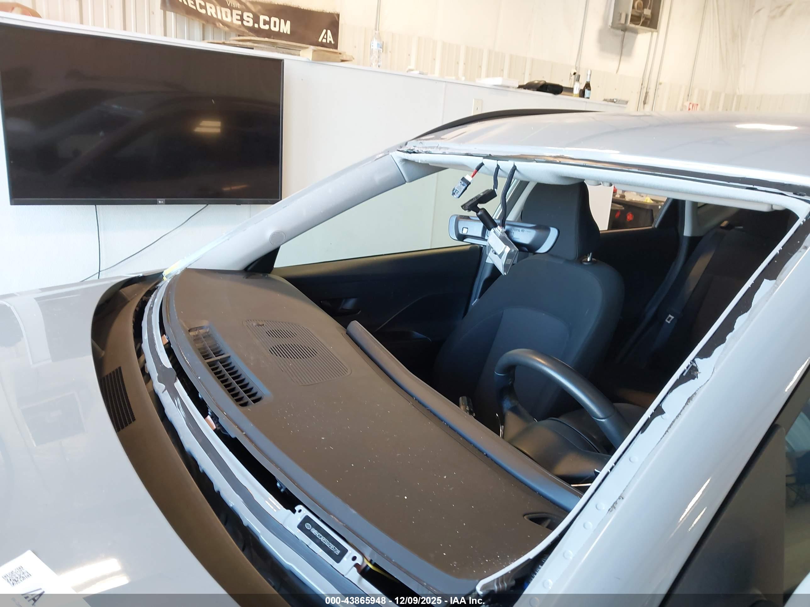 HYUNDAI KONA image 6