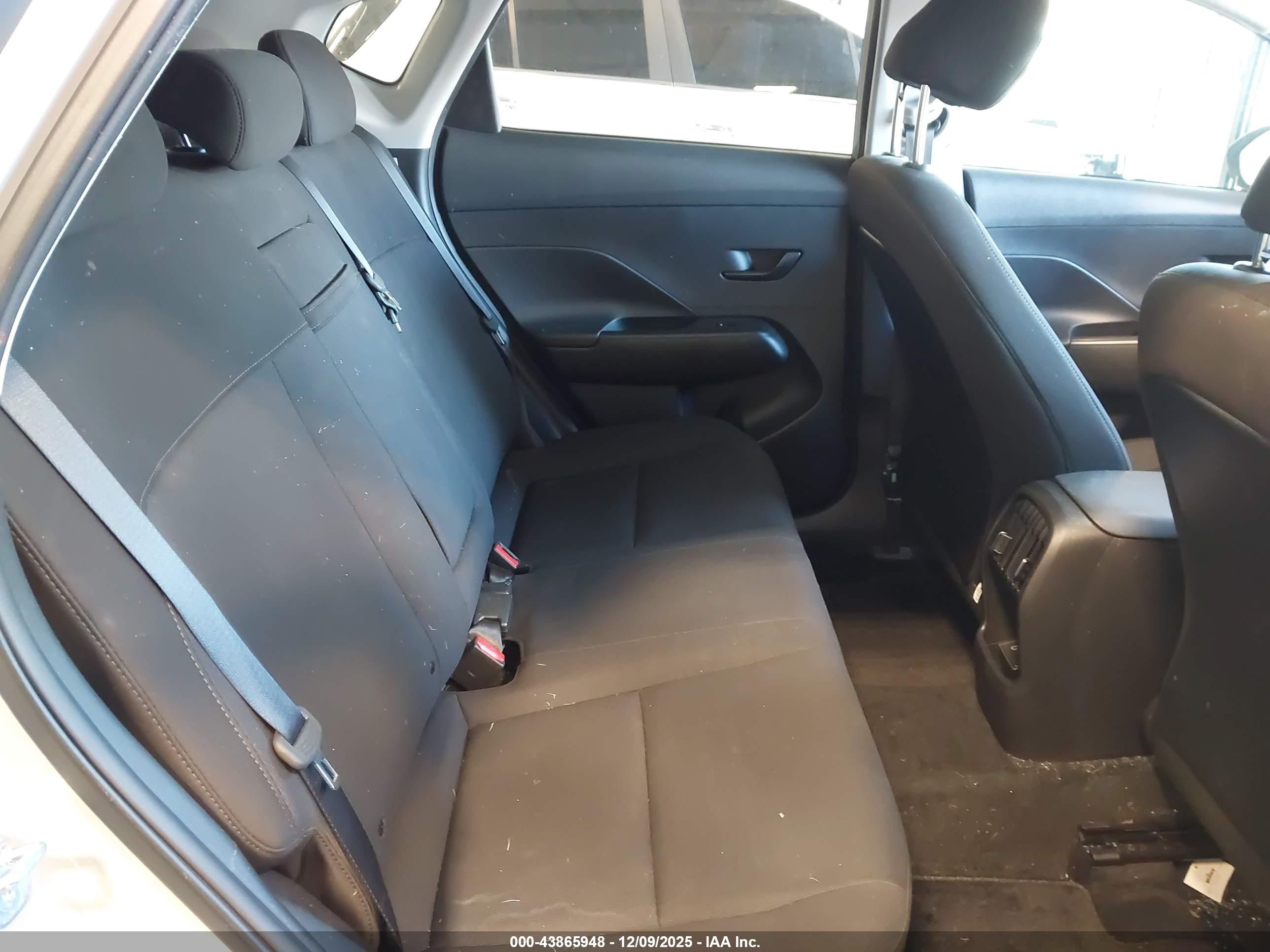 HYUNDAI KONA image 8