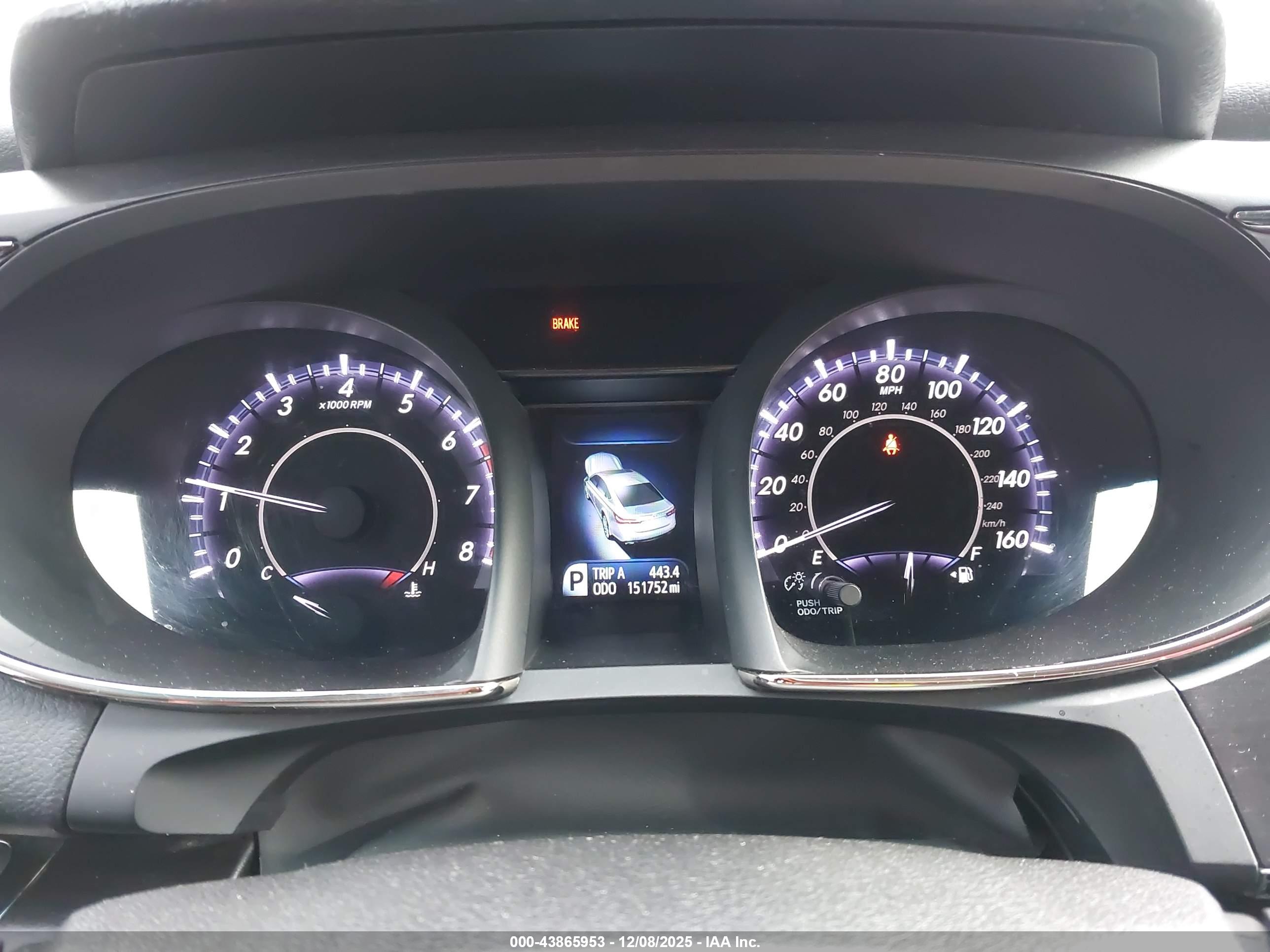 TOYOTA AVALON image 7