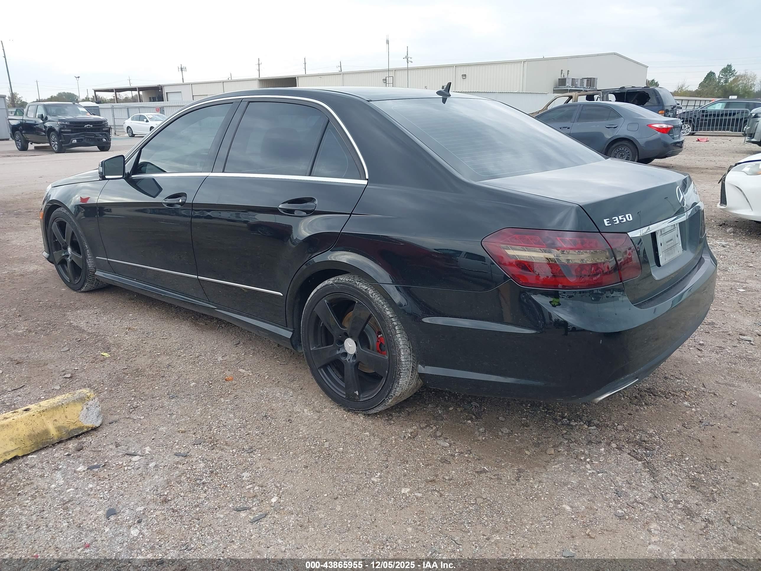 MERCEDES-BENZ E image 3
